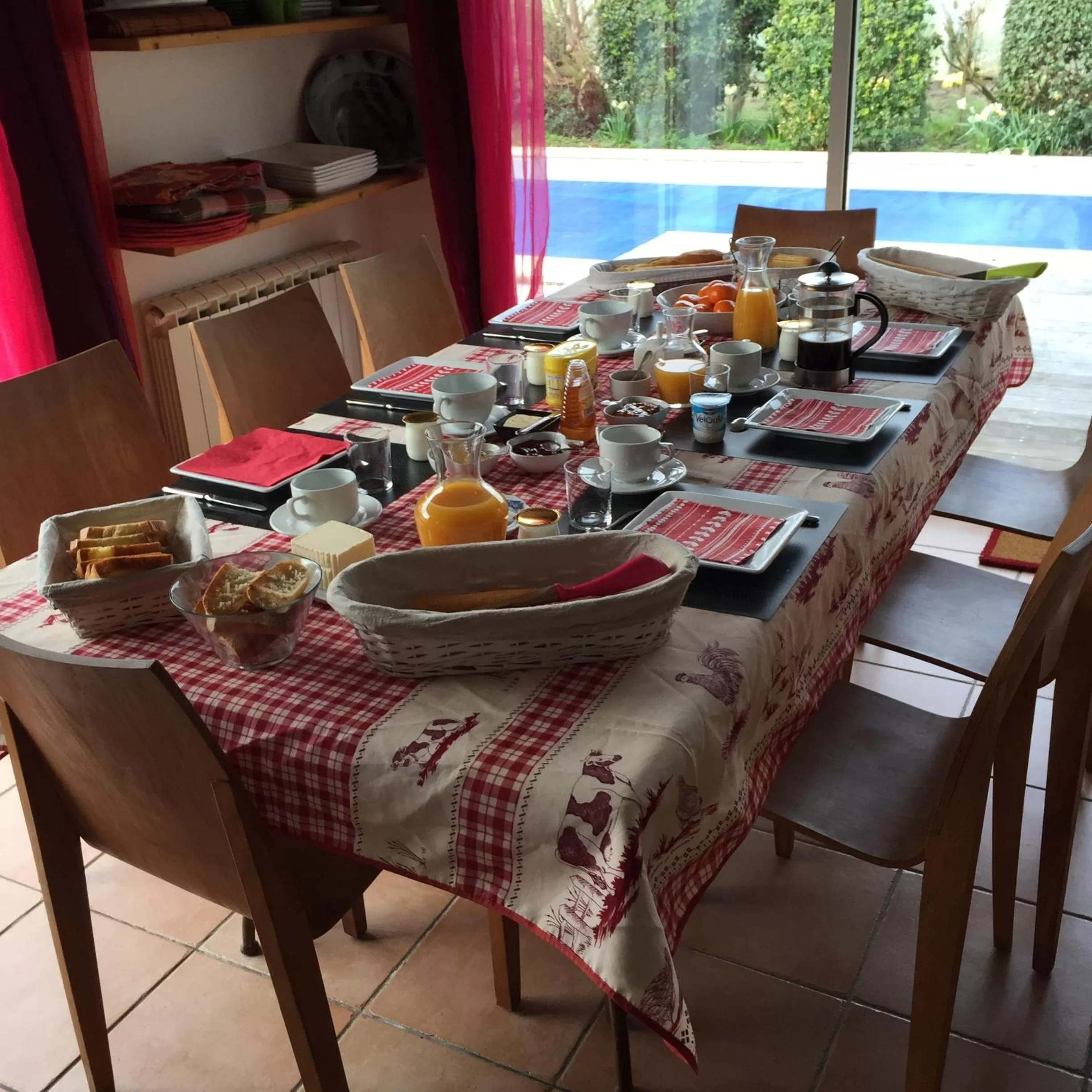 Food and drinks in Les Yeux Bleus Bed & Breakfast