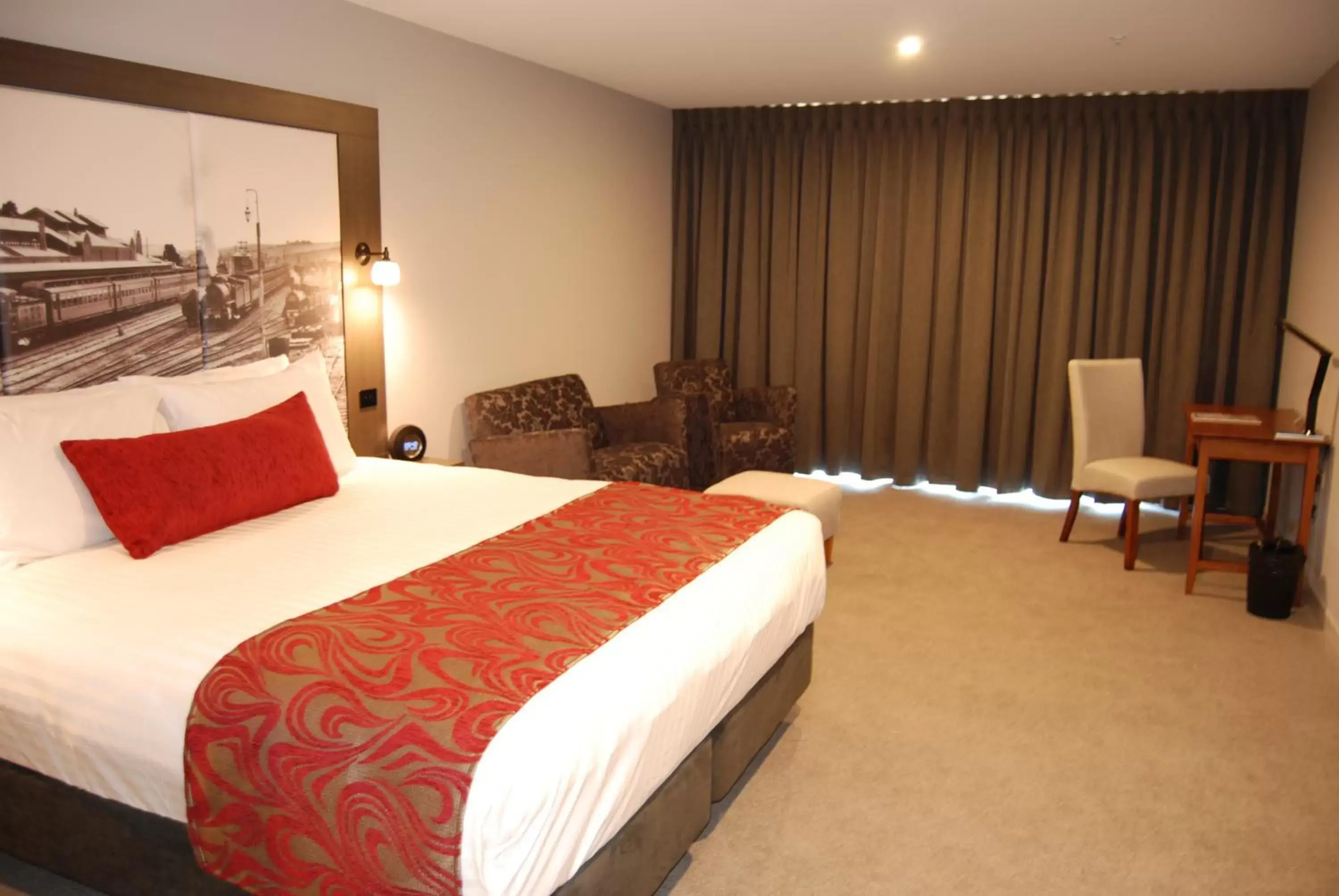 Premium Suite with king bed in Mercure Warragul