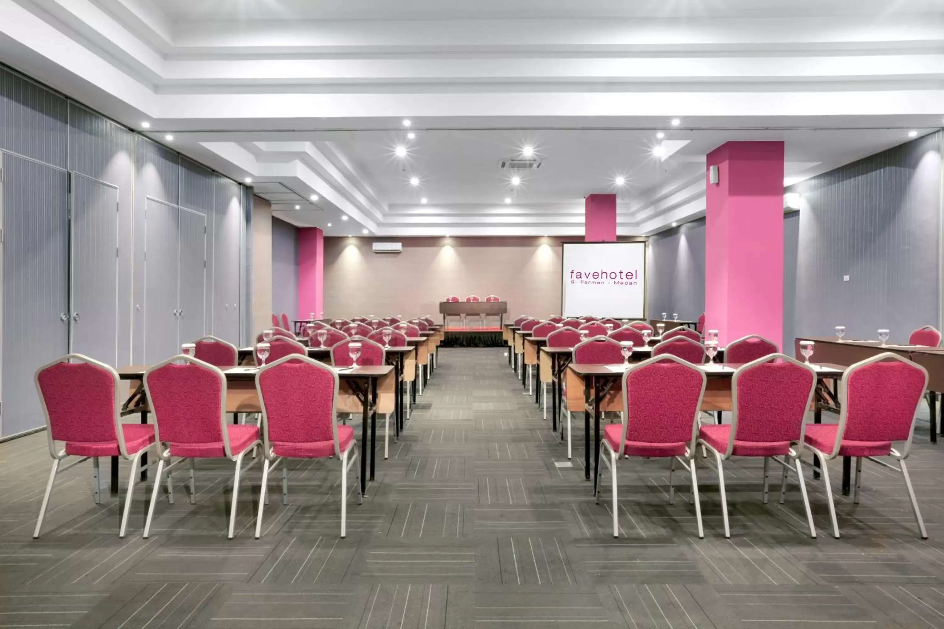 Meeting/conference room in favehotel S. Parman Medan