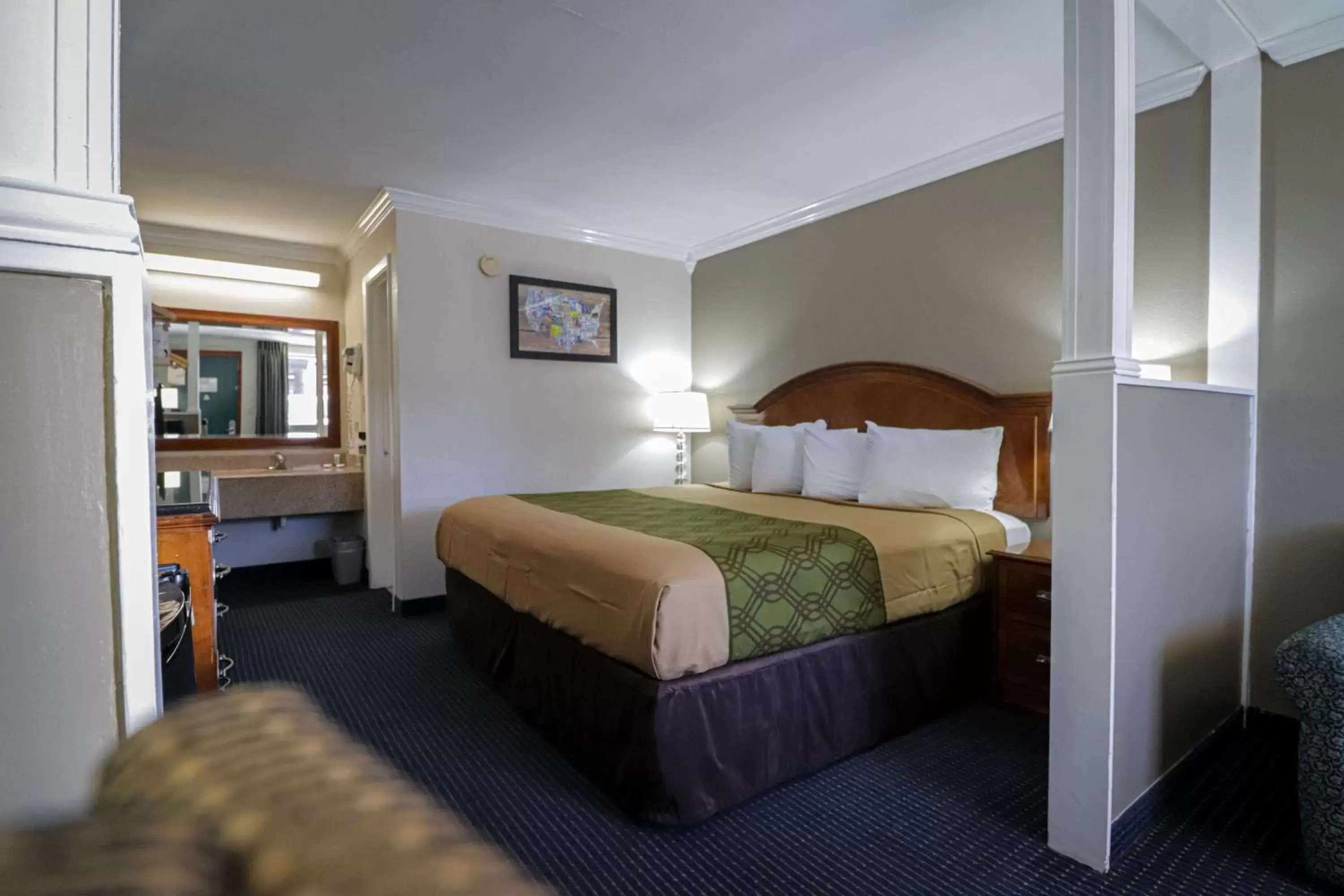 Bedroom, Bed in University Inn & Suites