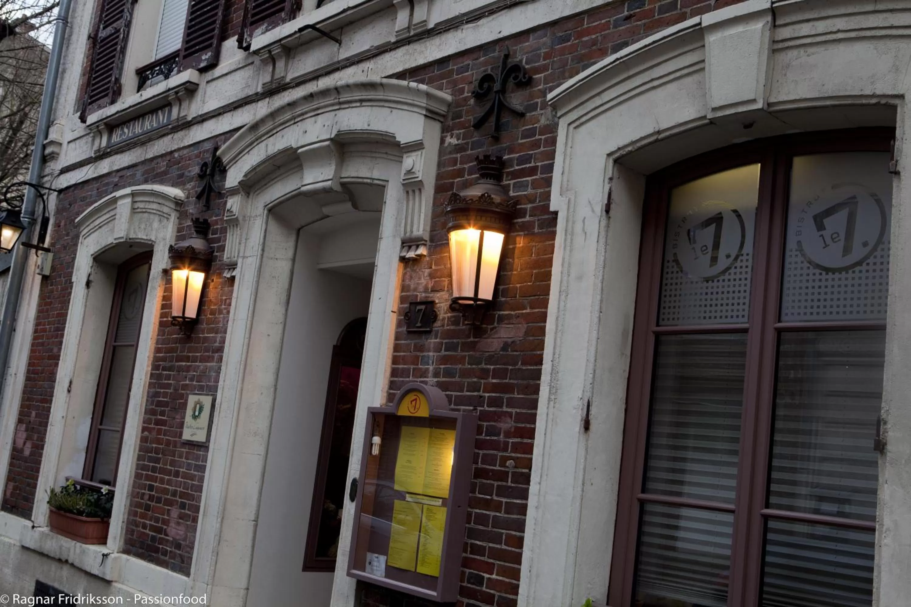 Facade/entrance in Les Berceaux