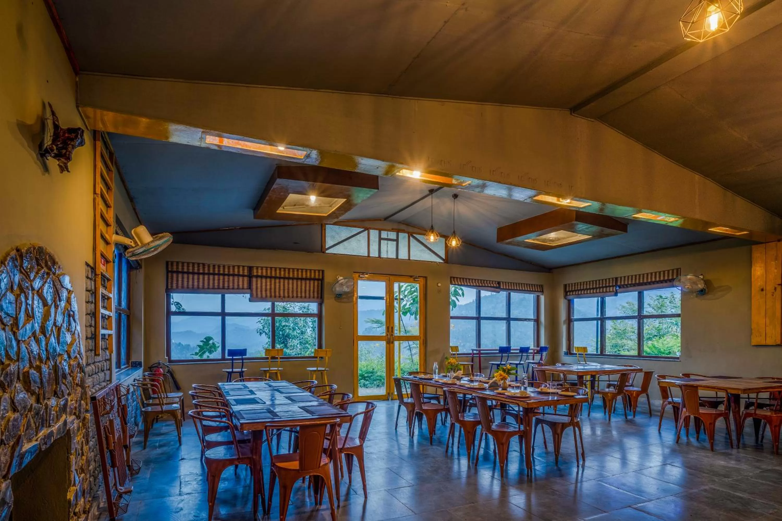 Restaurant/places to eat in LaHermitage Resort