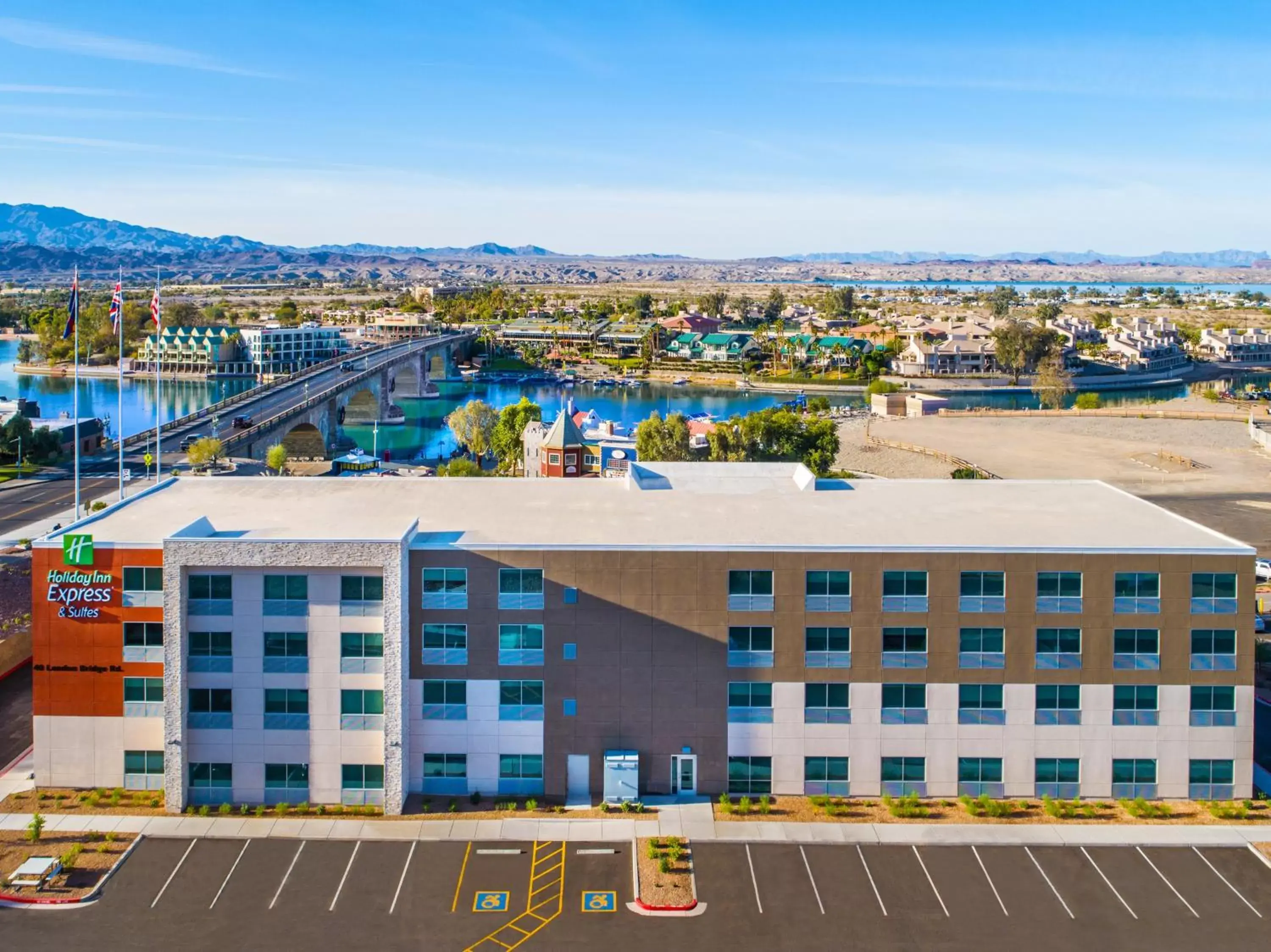 Property building in Holiday Inn Express & Suites Lake Havasu - London Bridge by IHG Property building in Holiday Inn Express & Suites Lake Havasu - London Bridge by IHG