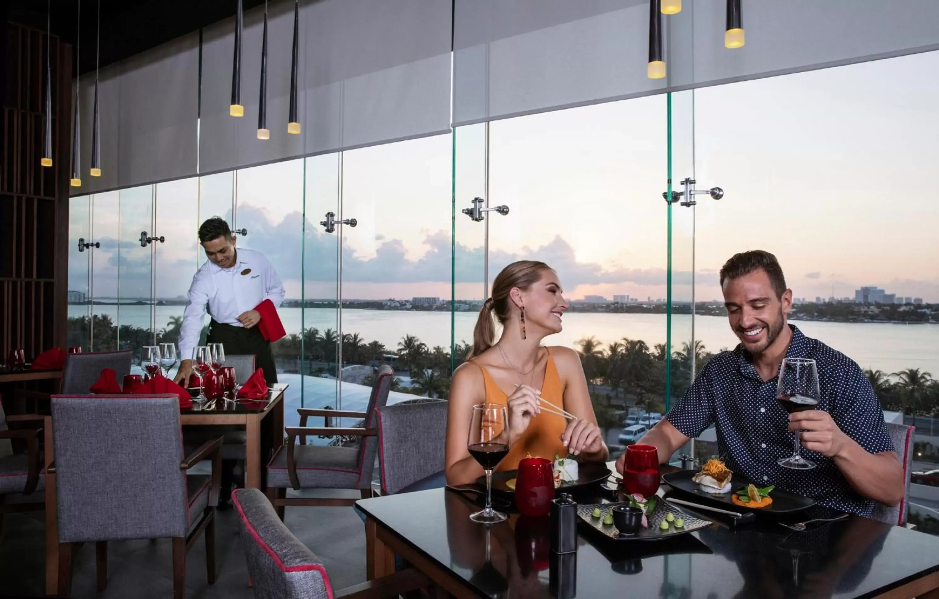 Restaurant/Places to Eat in Royalton CHIC Cancun, An Autograph Collection All-Inclusive Resort - Adults Only
