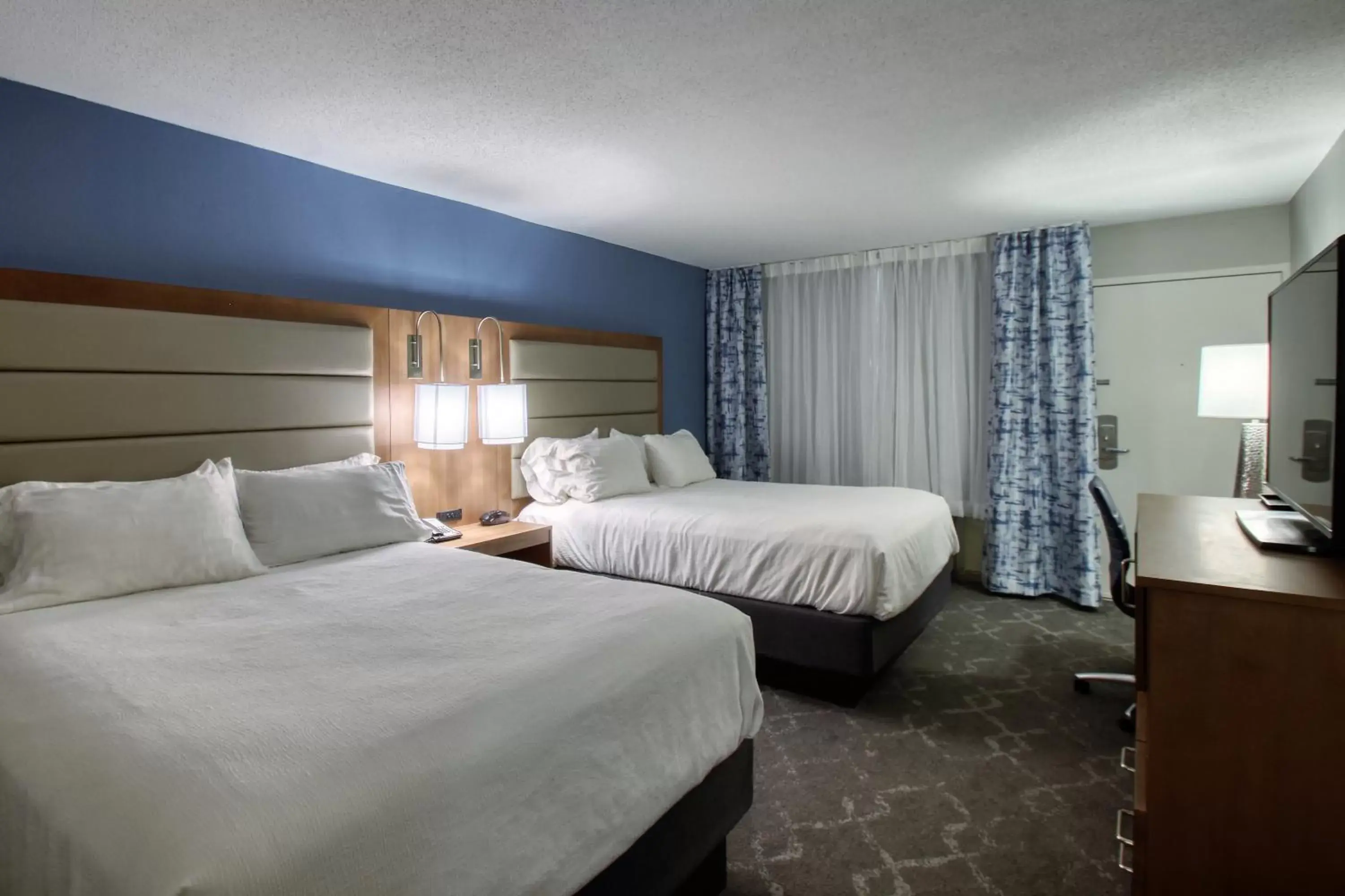 Photo of the whole room, Bed in Radisson Hotel and Conference Center Fond du Lac