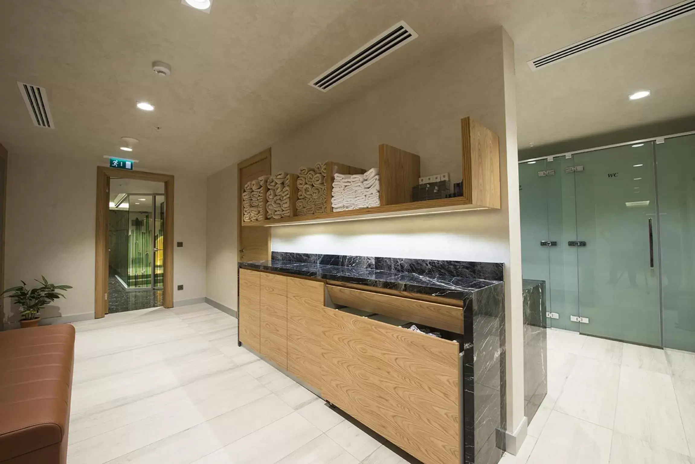 Public Bath, Kitchen/Kitchenette in Ramada by Wyndham Gemli̇k