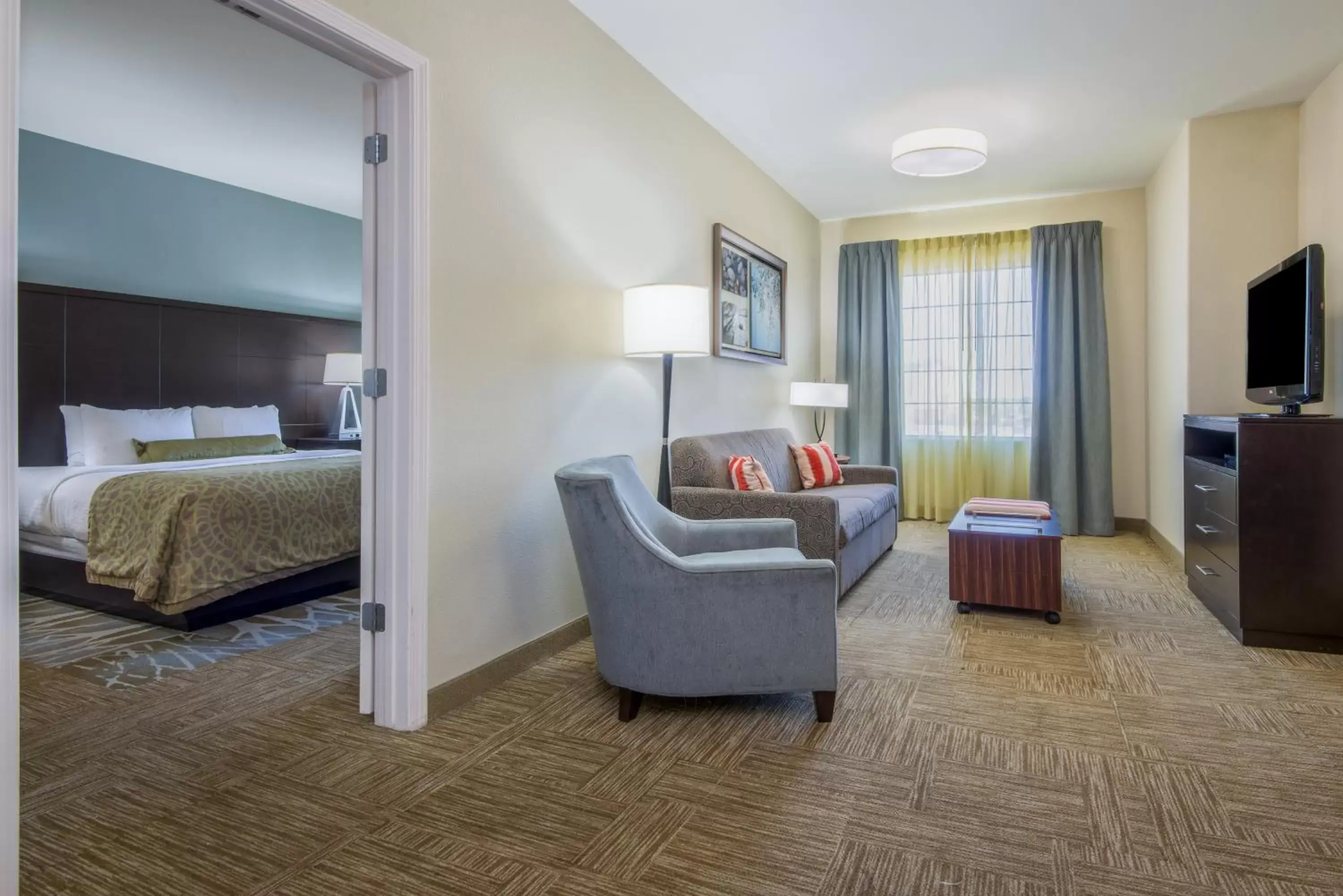 Two-Bedroom Suite with Mobility Accessible Tub - Hearing Access in Staybridge Suites Amarillo Western Crossing by IHG Two-Bedroom Suite with Mobility Accessible Tub - Hearing Access in Staybridge Suites Amarillo Western Crossing by IHG