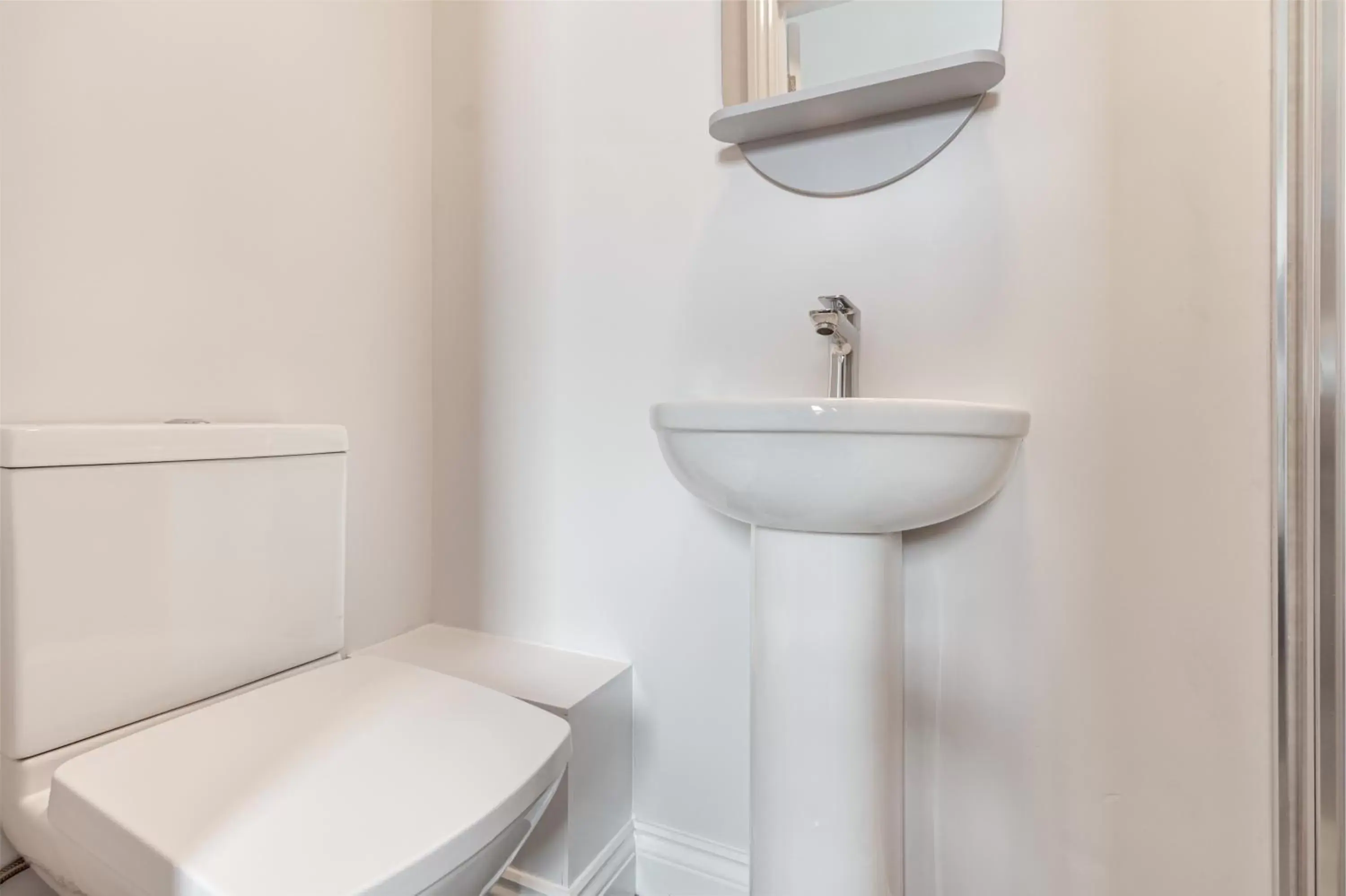 Bathroom in The Bull Inn- 3 Double Rooms with En-Suite and Air Conditioning