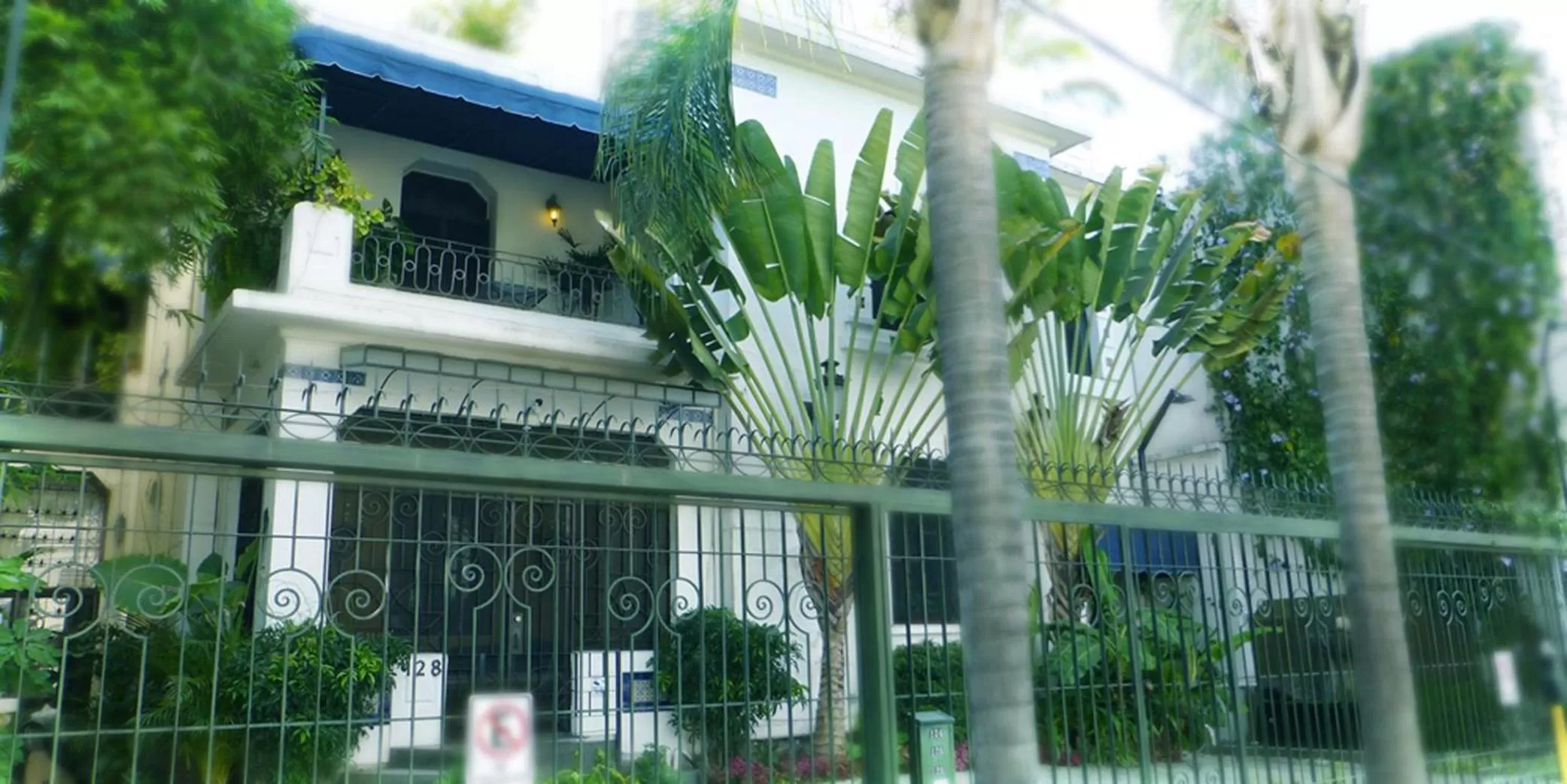 Facade/entrance in La Perla Hotel Boutique B&B