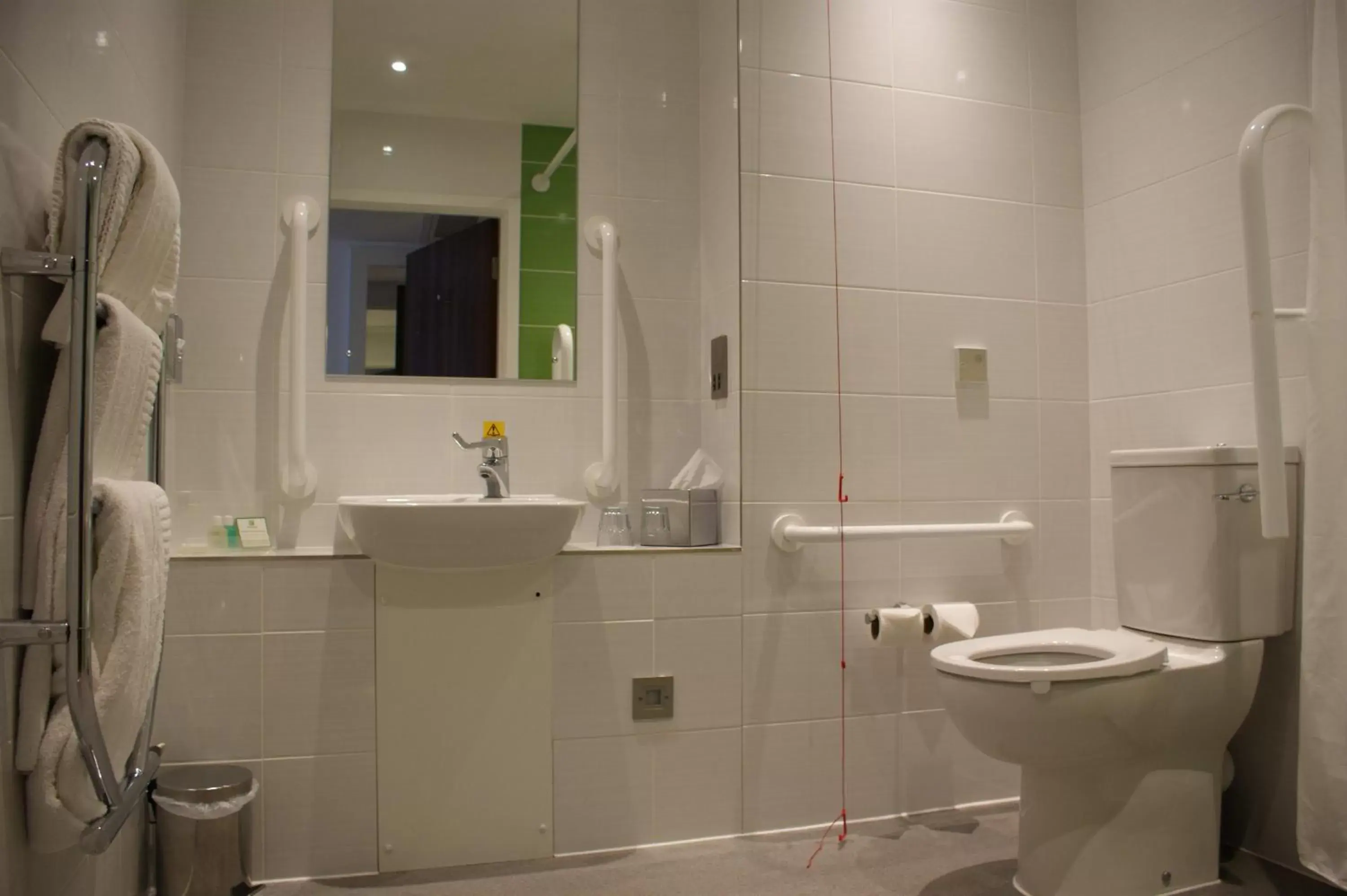 Bathroom in Holiday Inn Huntingdon Racecourse, an IHG Hotel