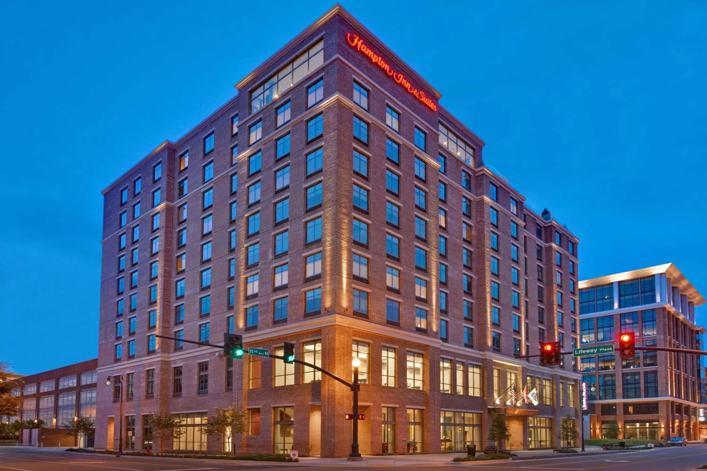 Property Building in Hampton Inn & Suites Nashville Downtown Capitol View, Tn