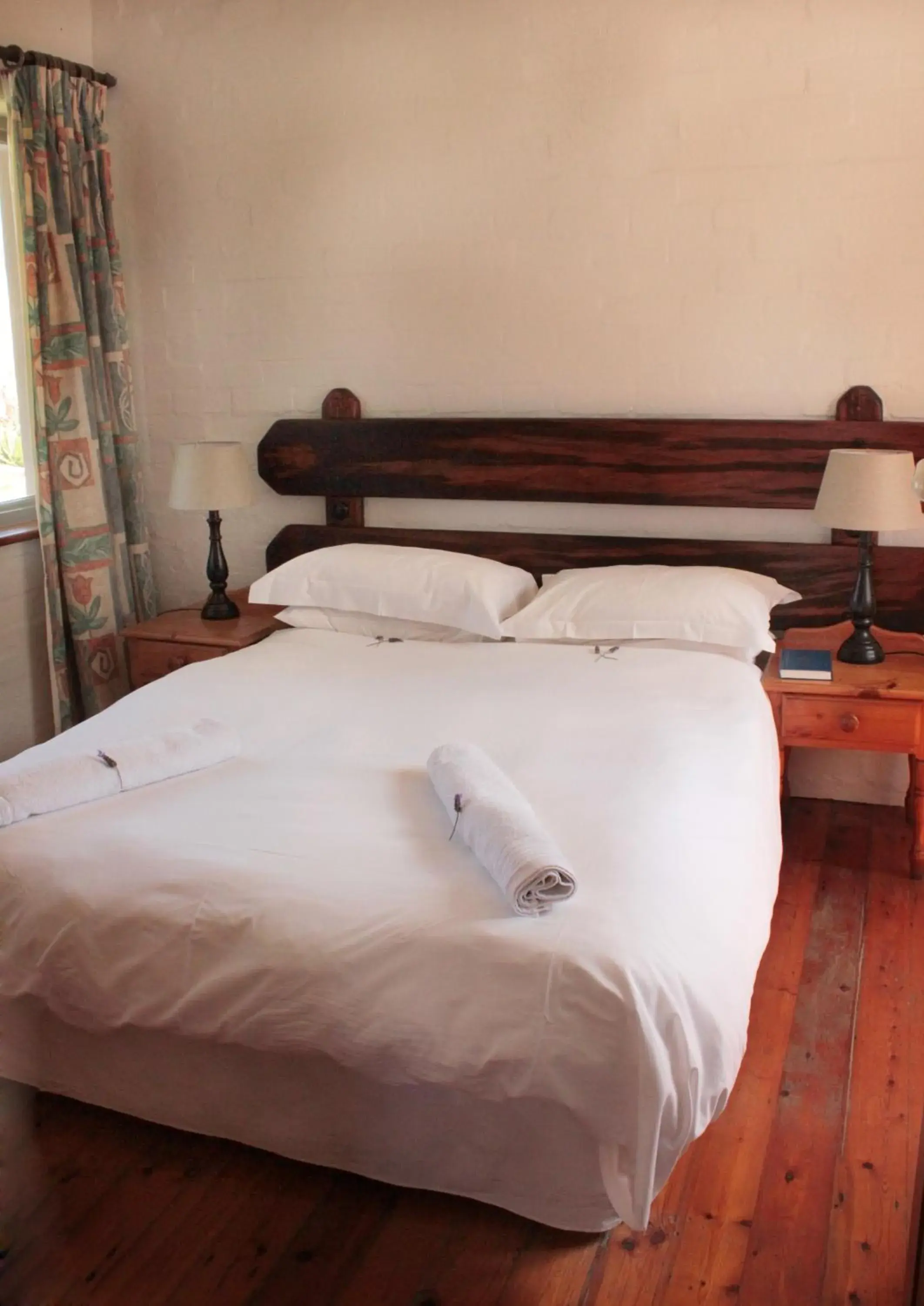 Bedroom, Bed in Blue Bay Lodge