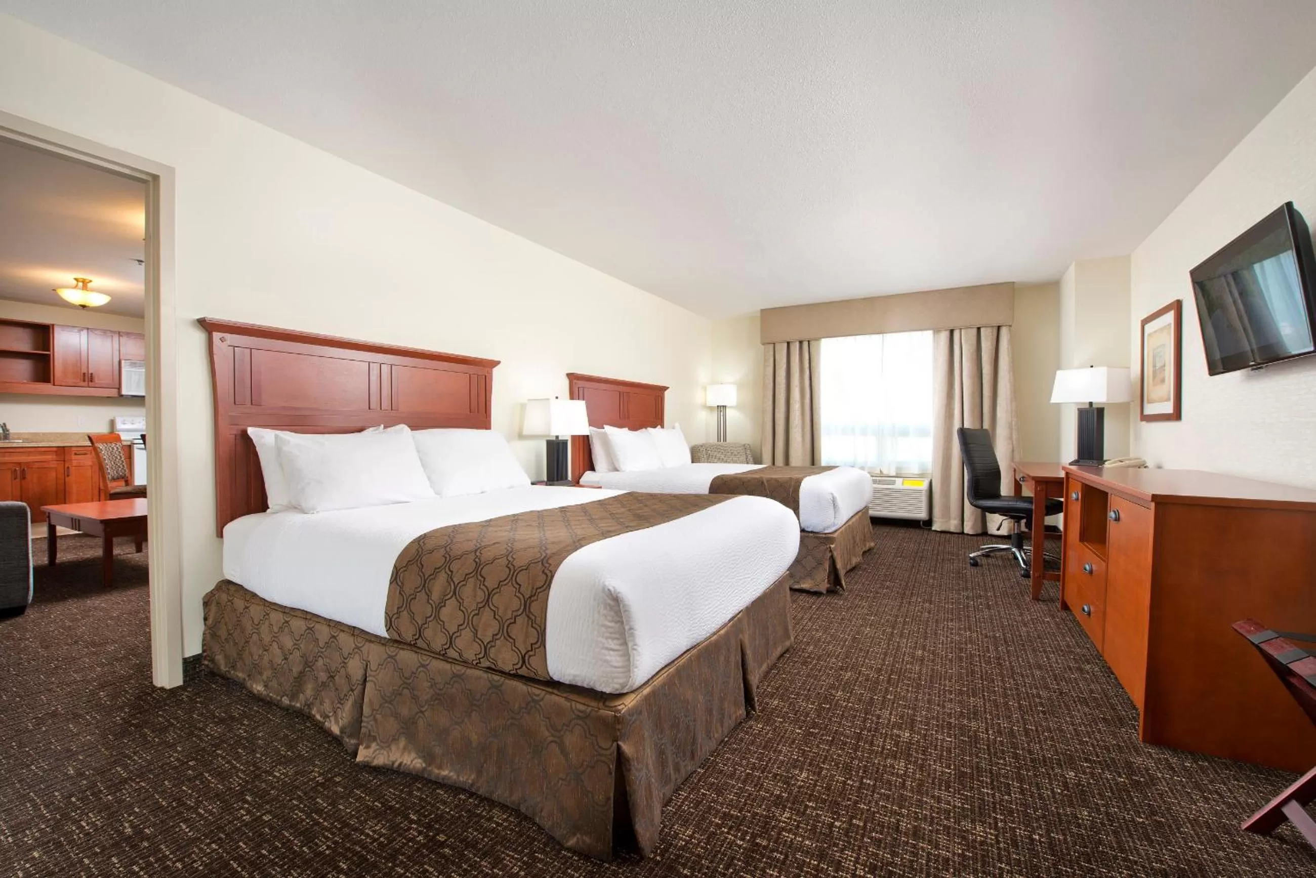 Bedroom, Bed in Gold Eagle Lodge