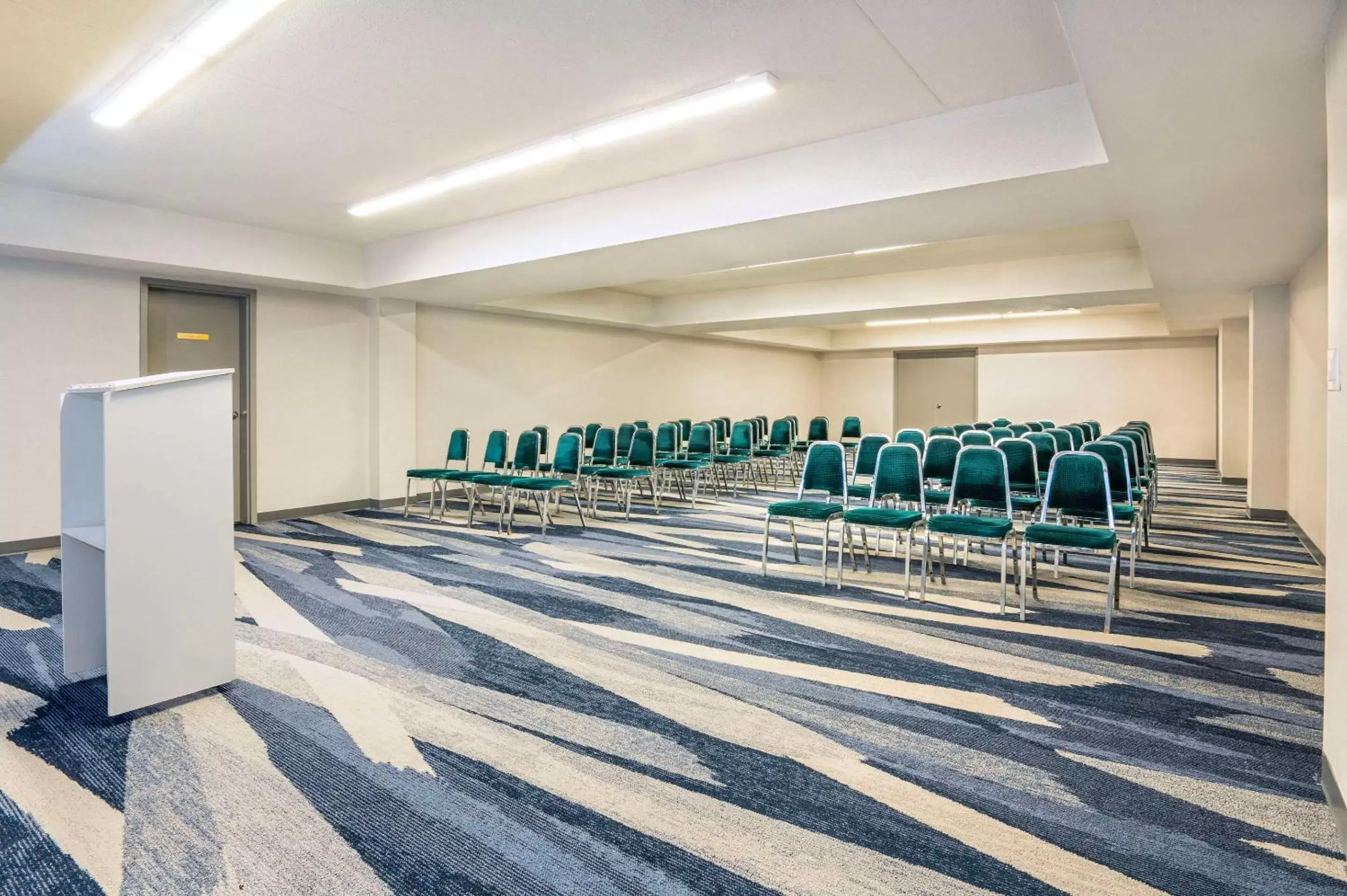 Meeting/conference room in Comfort Inn & Suites Barrie