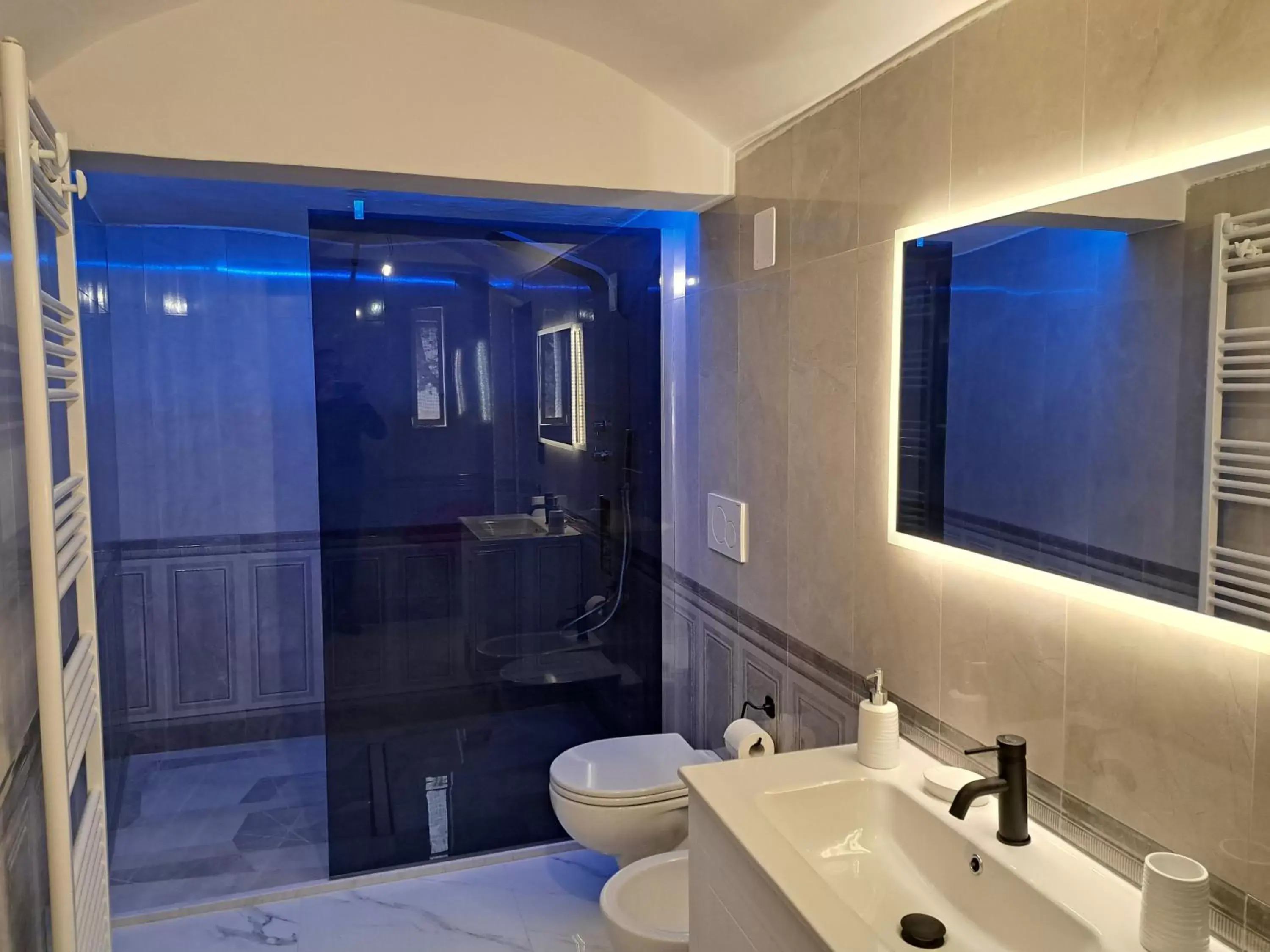 Bathroom in iLCastellano - Suites & Apartments