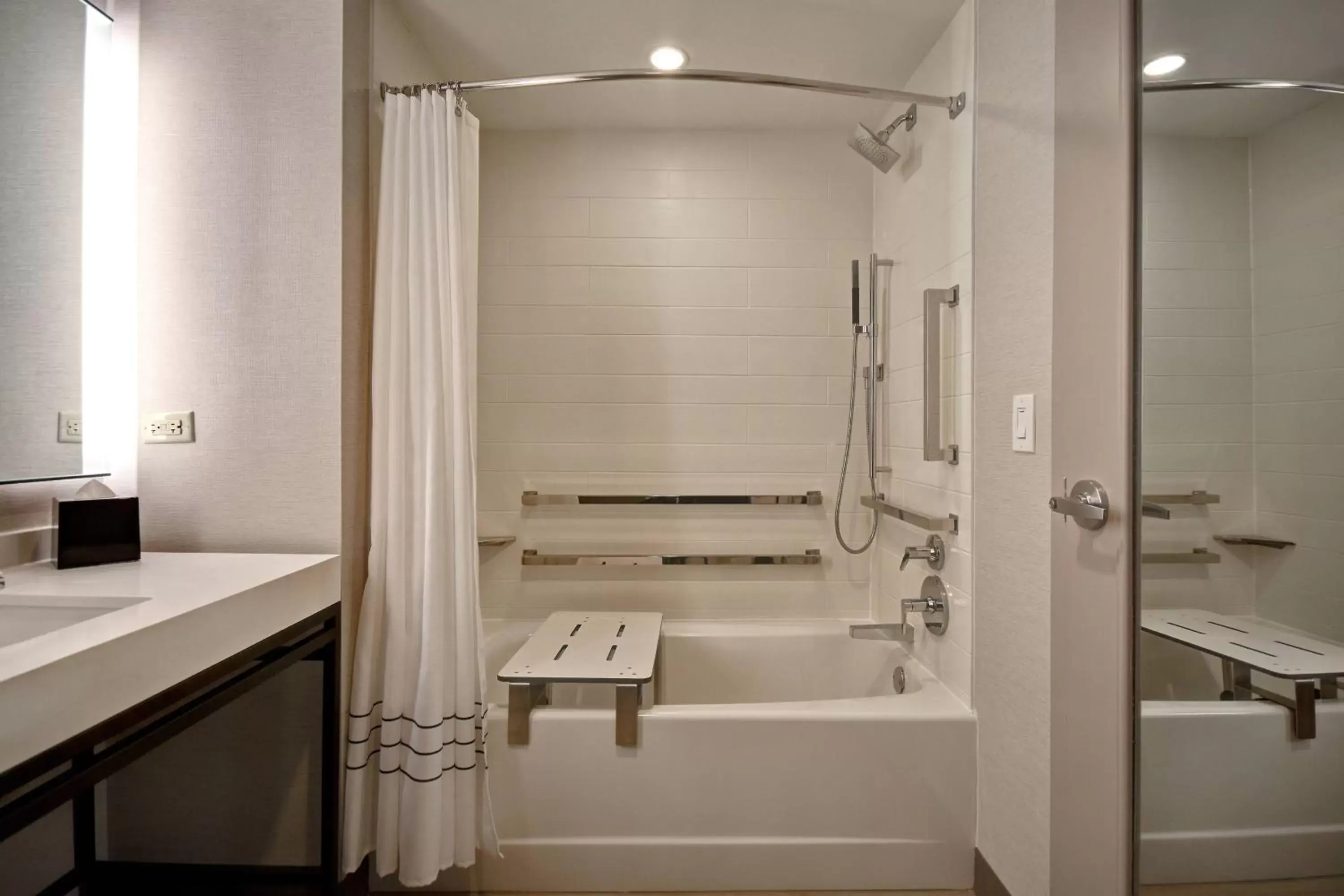 Bathroom in Dallas/Fort Worth Marriott Hotel & Golf Club at Champions Circle