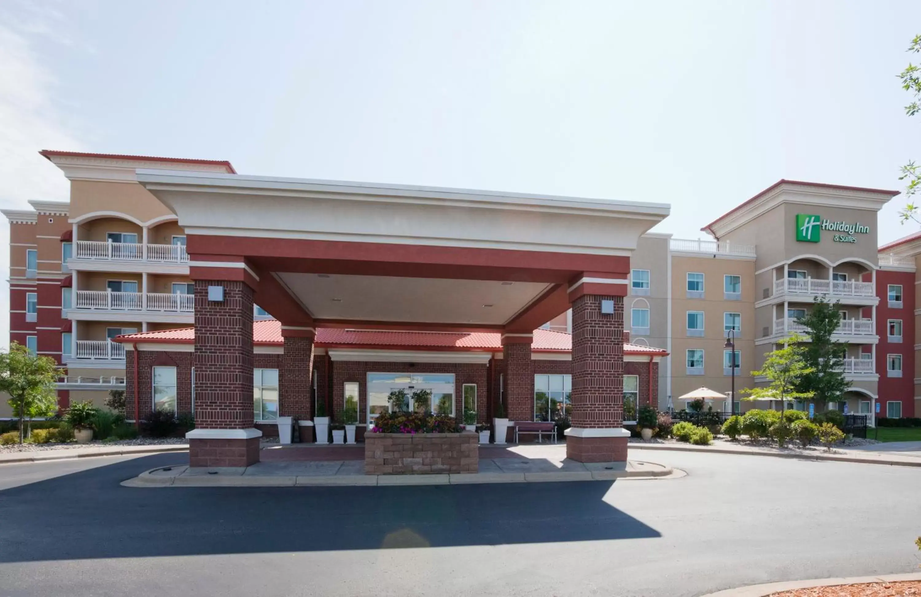 Property building in Holiday Inn Hotel & Suites Maple Grove Northwest Minneapolis-Arbor Lakes, an IHG Hotel
