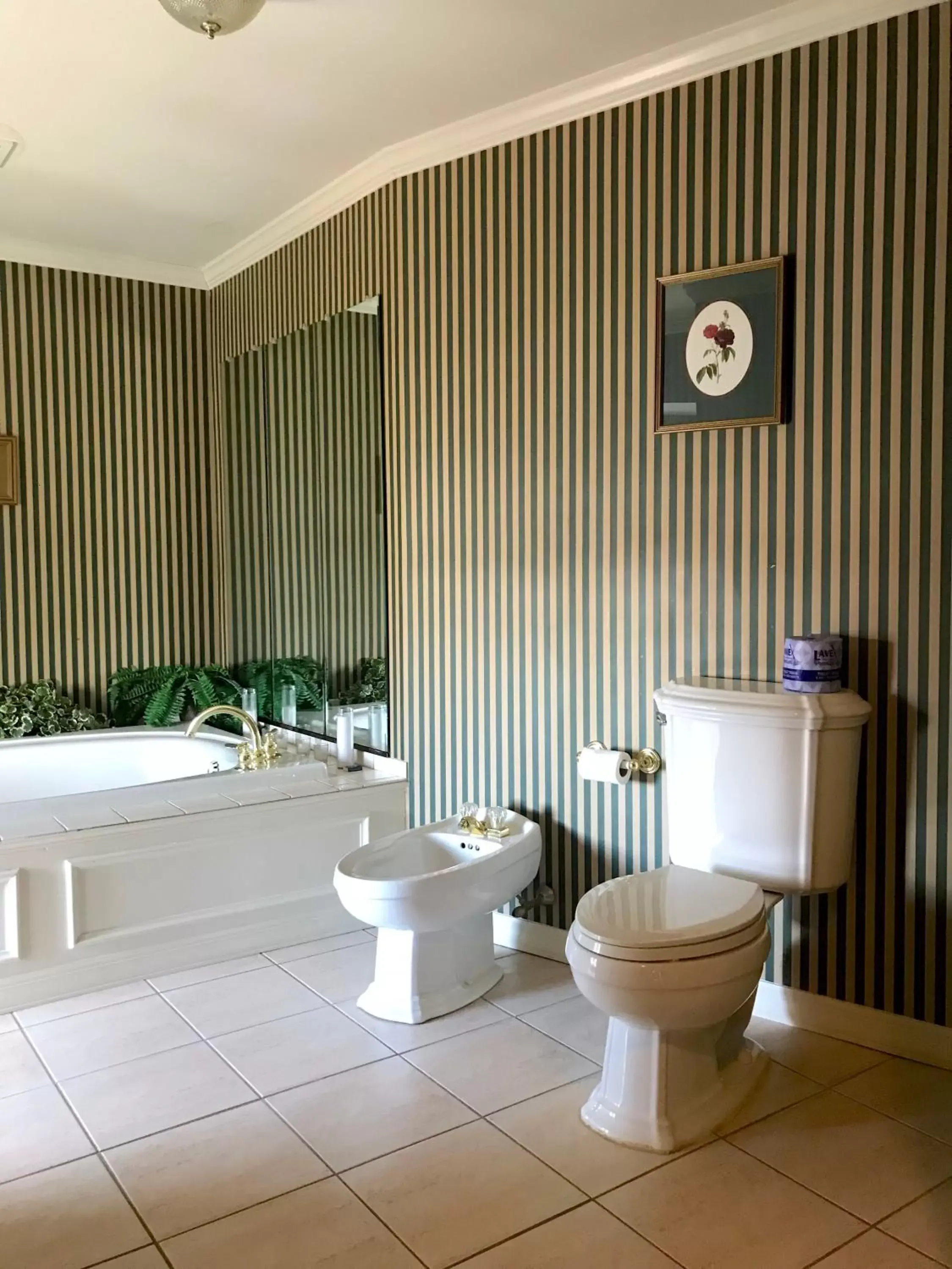 Queen Suite with Spa Bath in Waynebrook Inn Queen Suite with Spa Bath in Waynebrook Inn