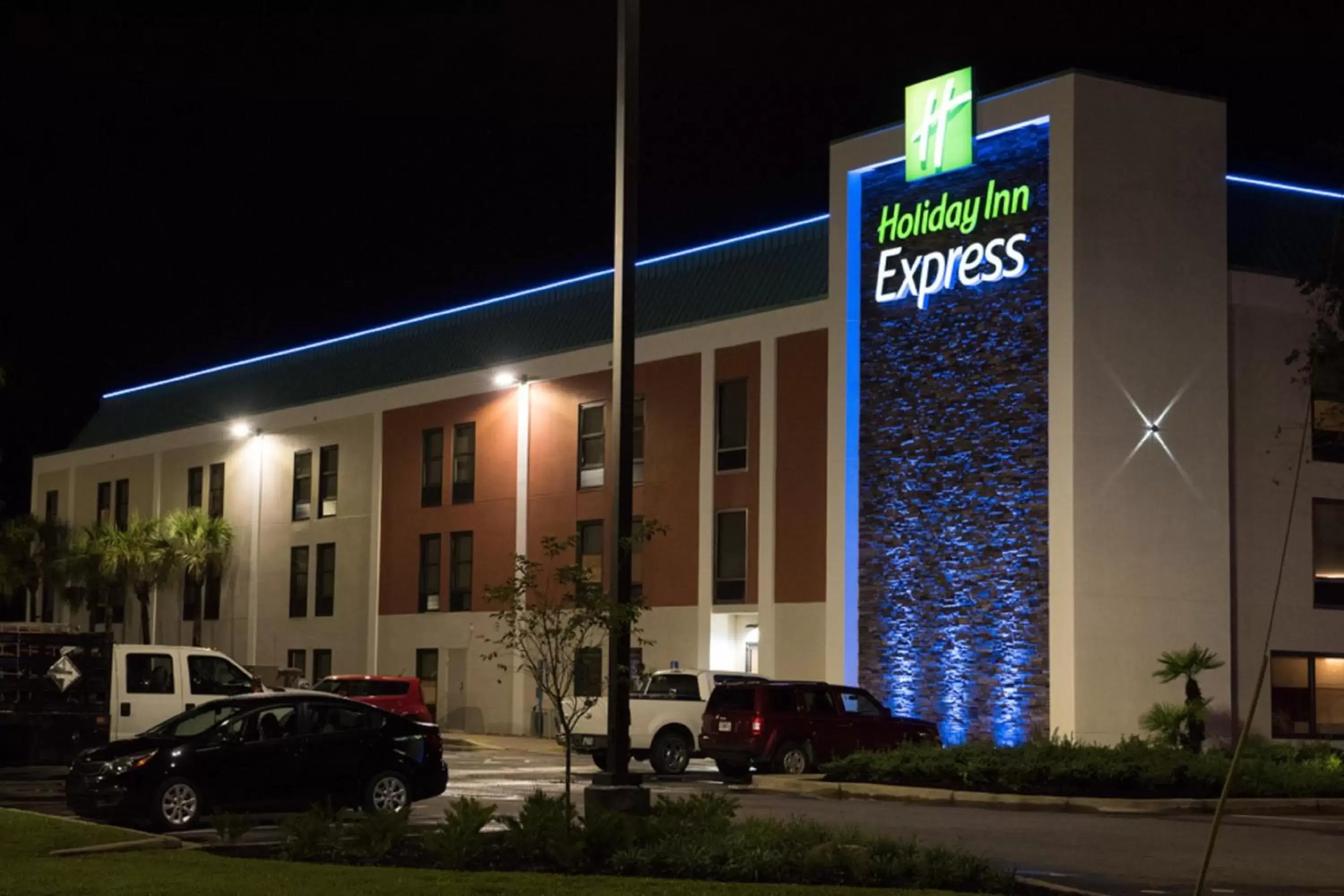 Property building in Holiday Inn Express Pascagoula-Moss Point, an IHG Hotel