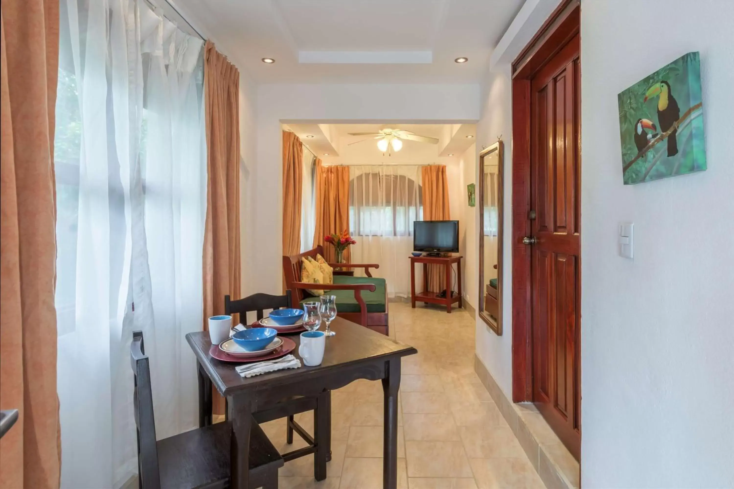 Photo of the whole room, Dining Area in Best Western Tamarindo Vista Villas