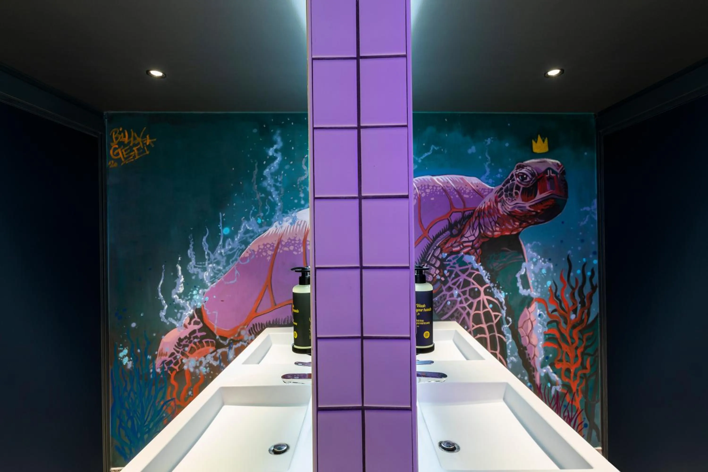 Bathroom in JO&JOE Paris - Nation