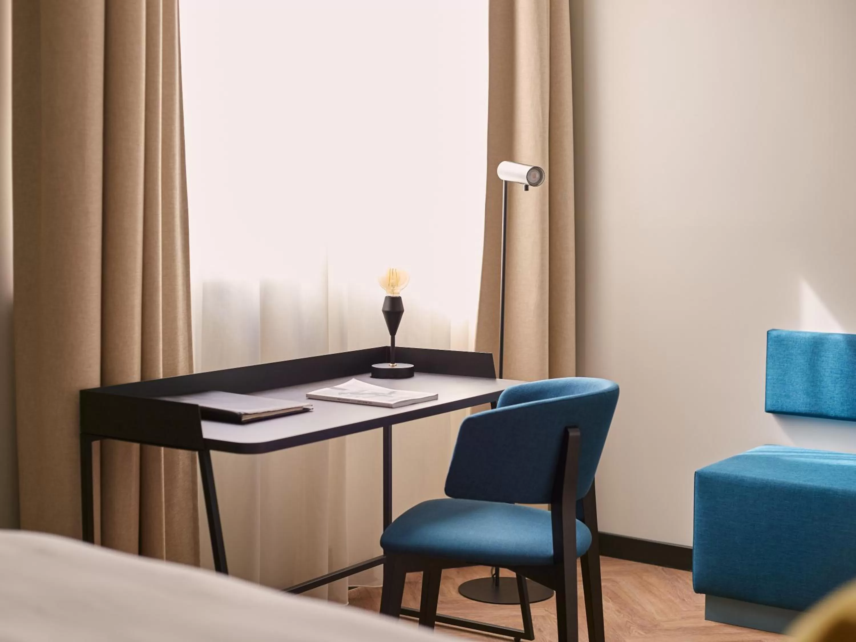 Seating area, Bed in Hotel Mondial am Dom Cologne MGallery