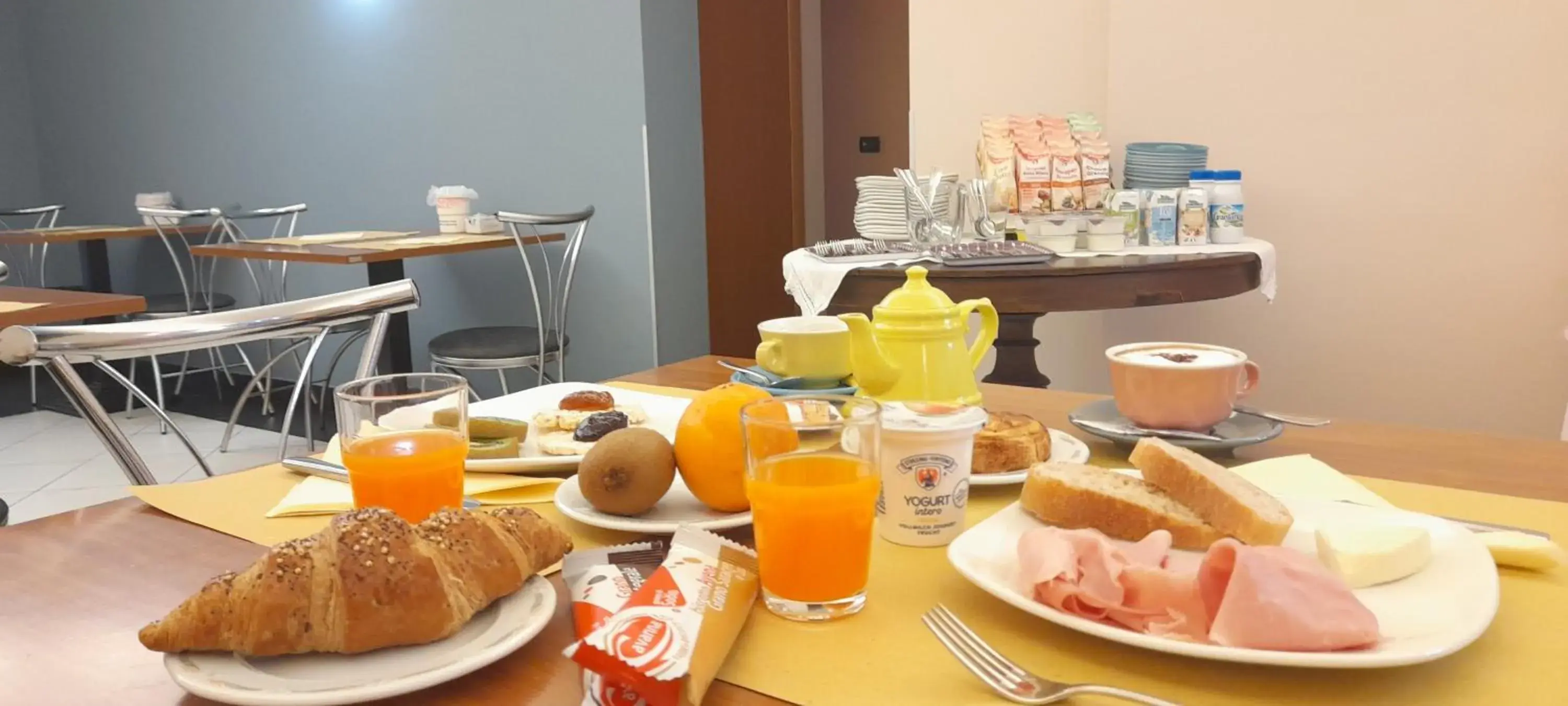 Continental breakfast, Breakfast in Hotel Ceretto