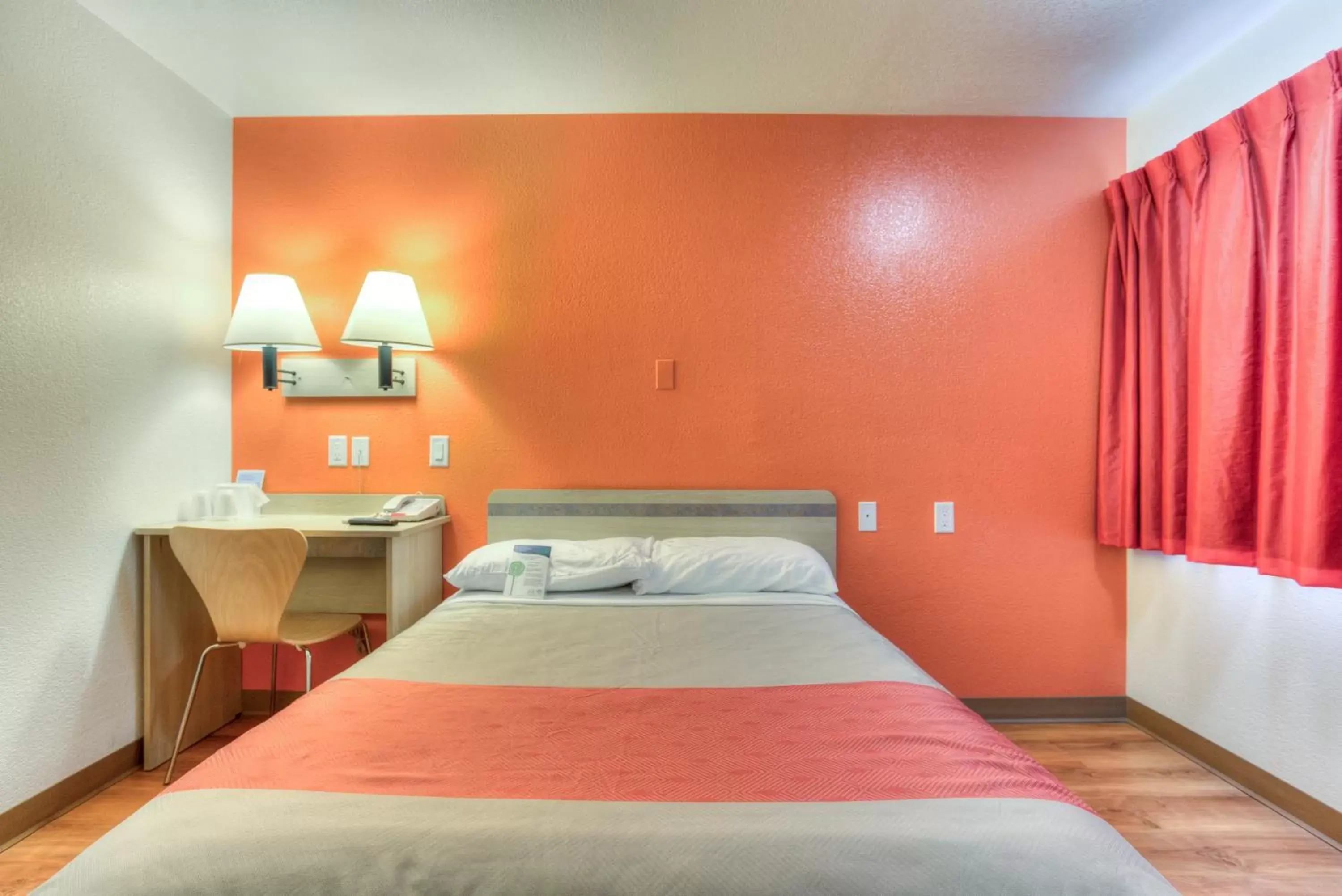 Bed in Motel 6-Tigard, OR - Portland South - Lake Oswego