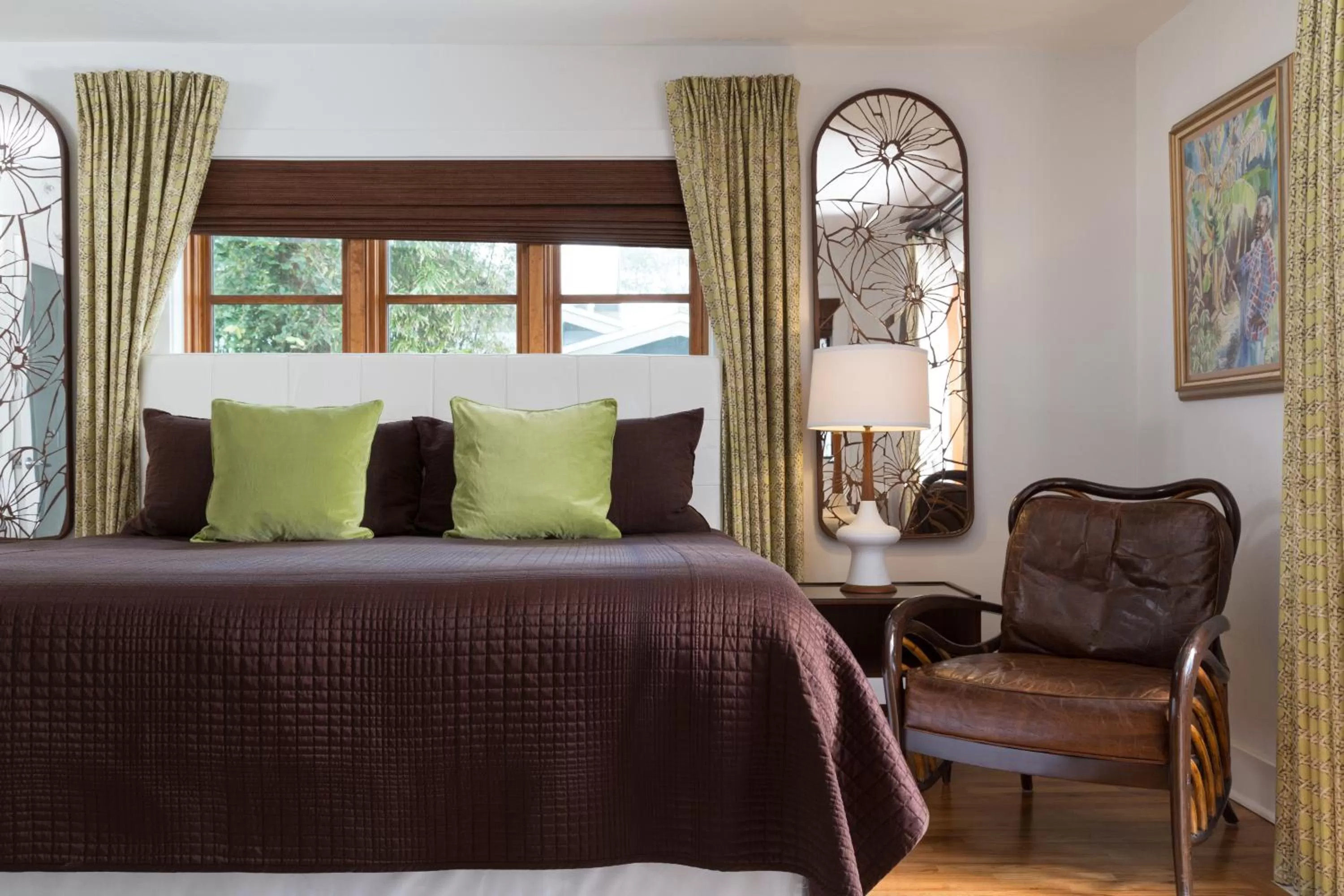 Bed in Black Dolphin Inn