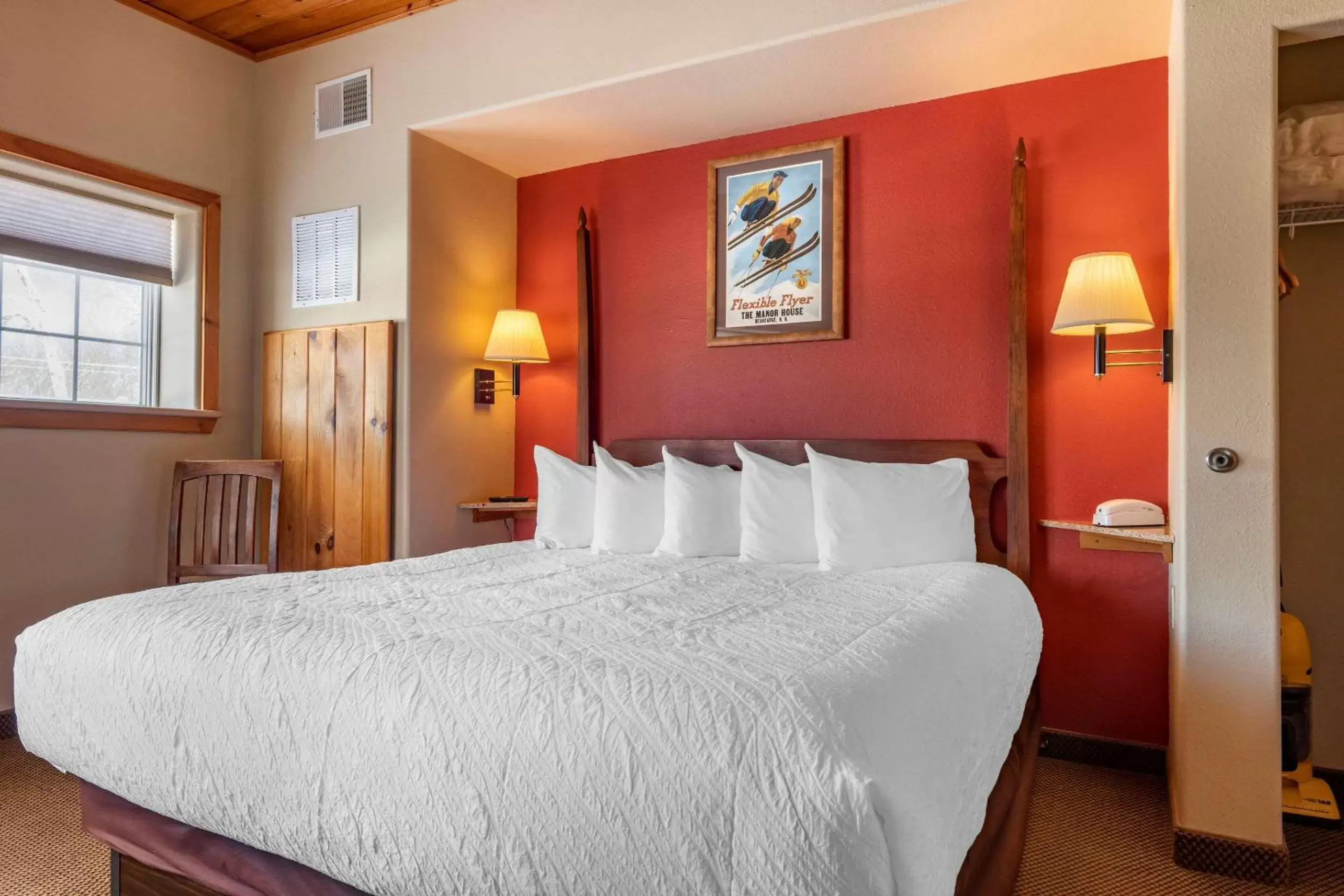 Bedroom, Bed in Mountain Edge Suites at Sunapee, an Ascend Collection Hotel Bedroom, Bed in Mountain Edge Suites at Sunapee, an Ascend Collection Hotel