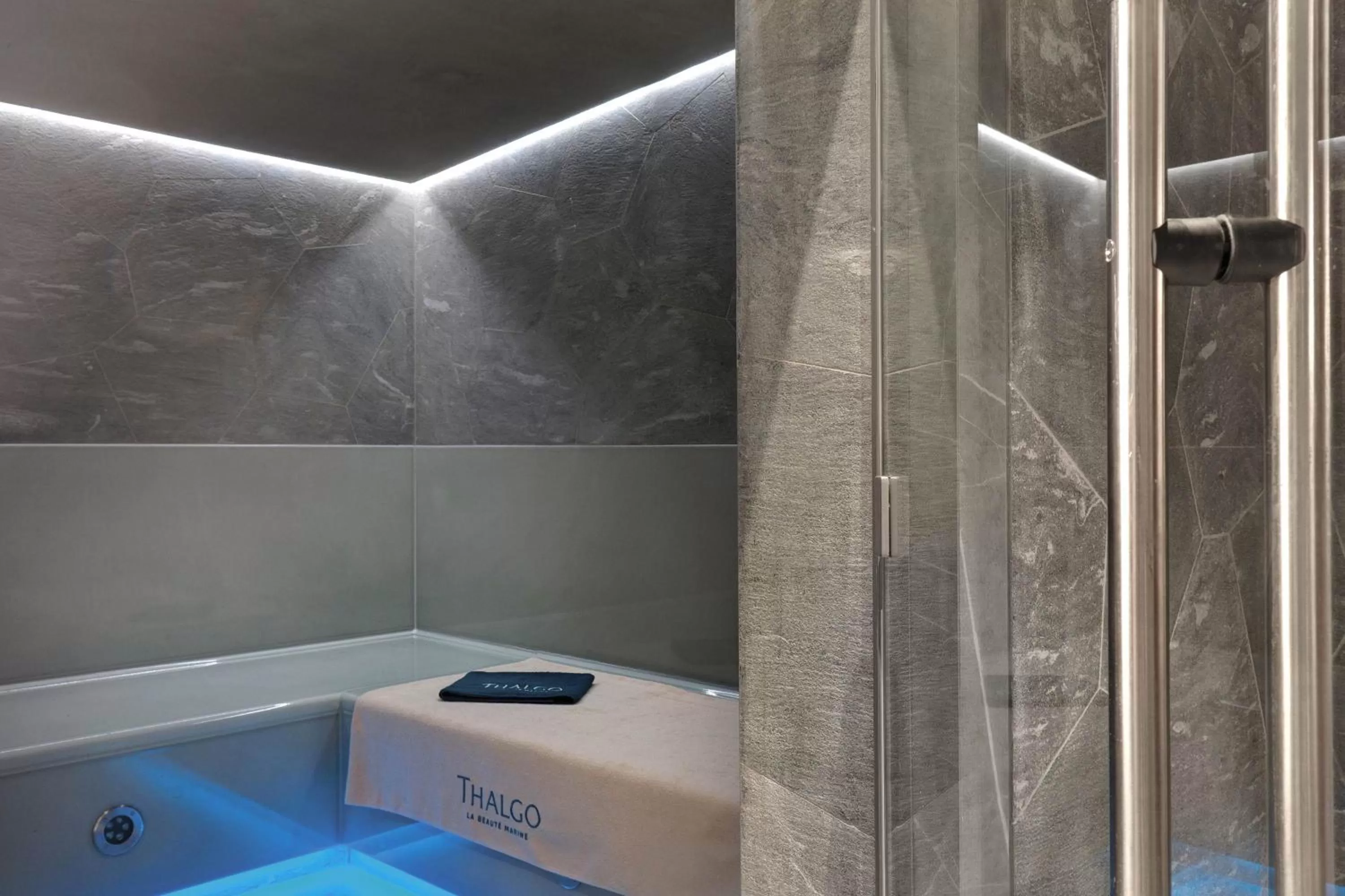 Spa and wellness centre/facilities in La Demeure Montaigne