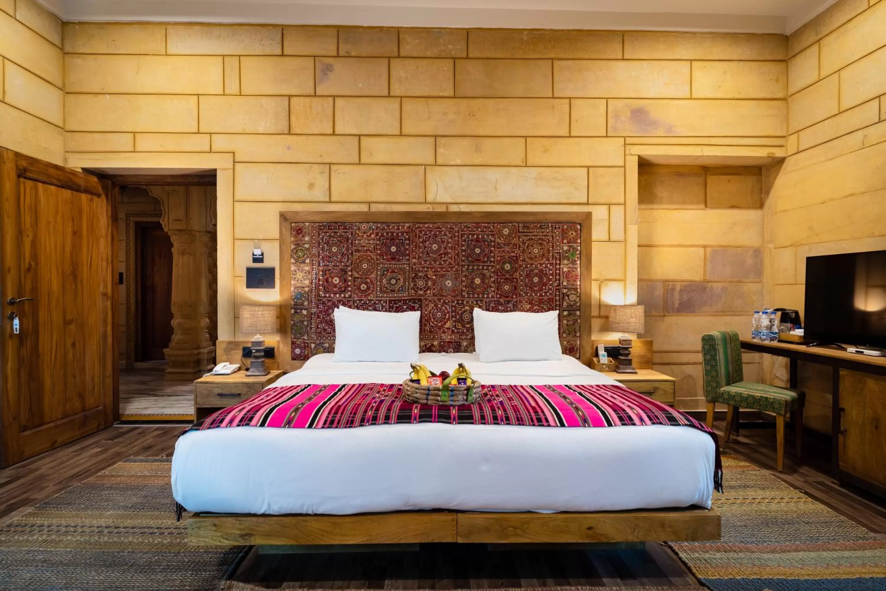 Bedroom, Bed in Hotel Grand Khalifa