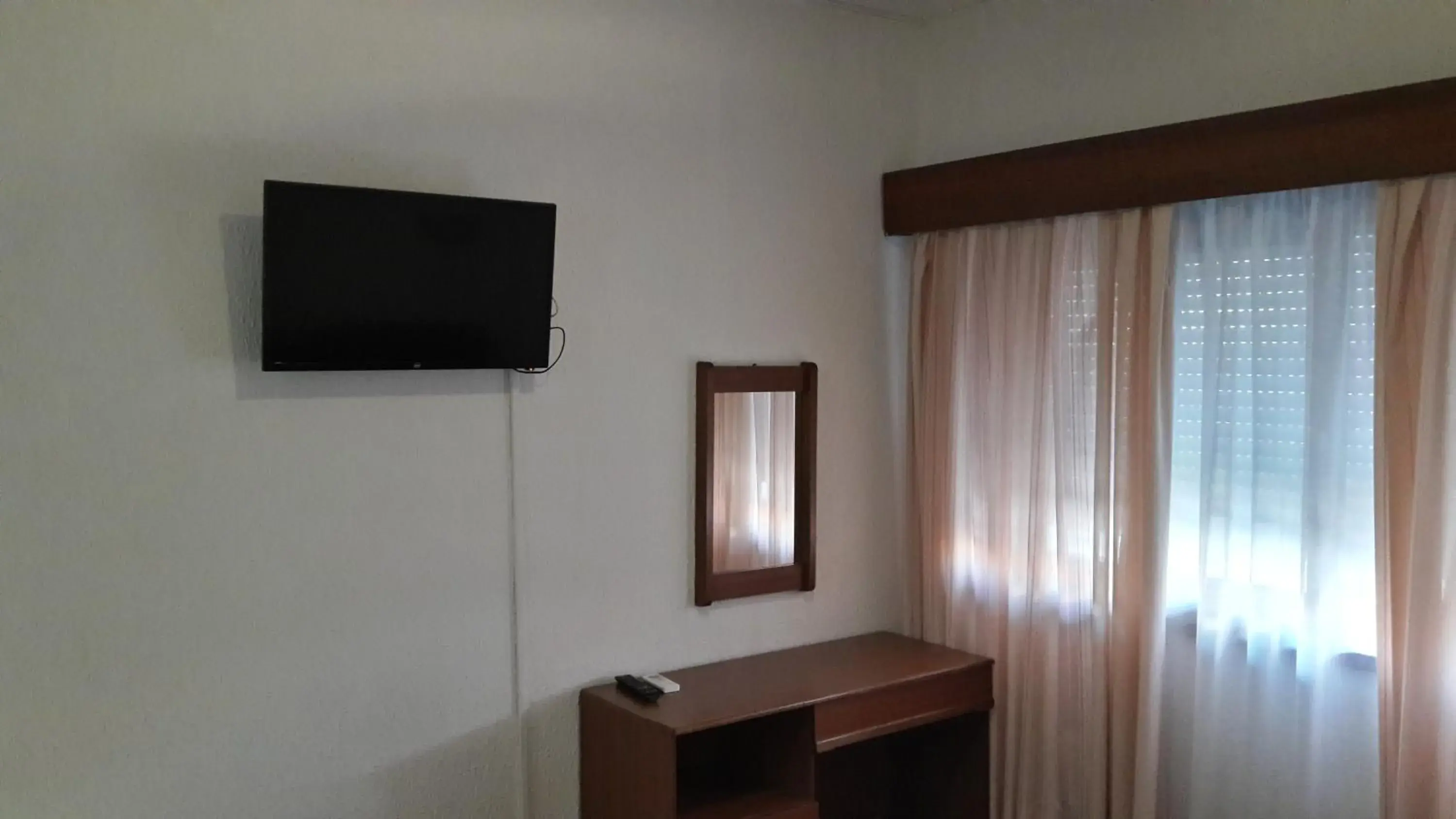 Bedroom, TV/Entertainment Center in Hotel S. Gabriel