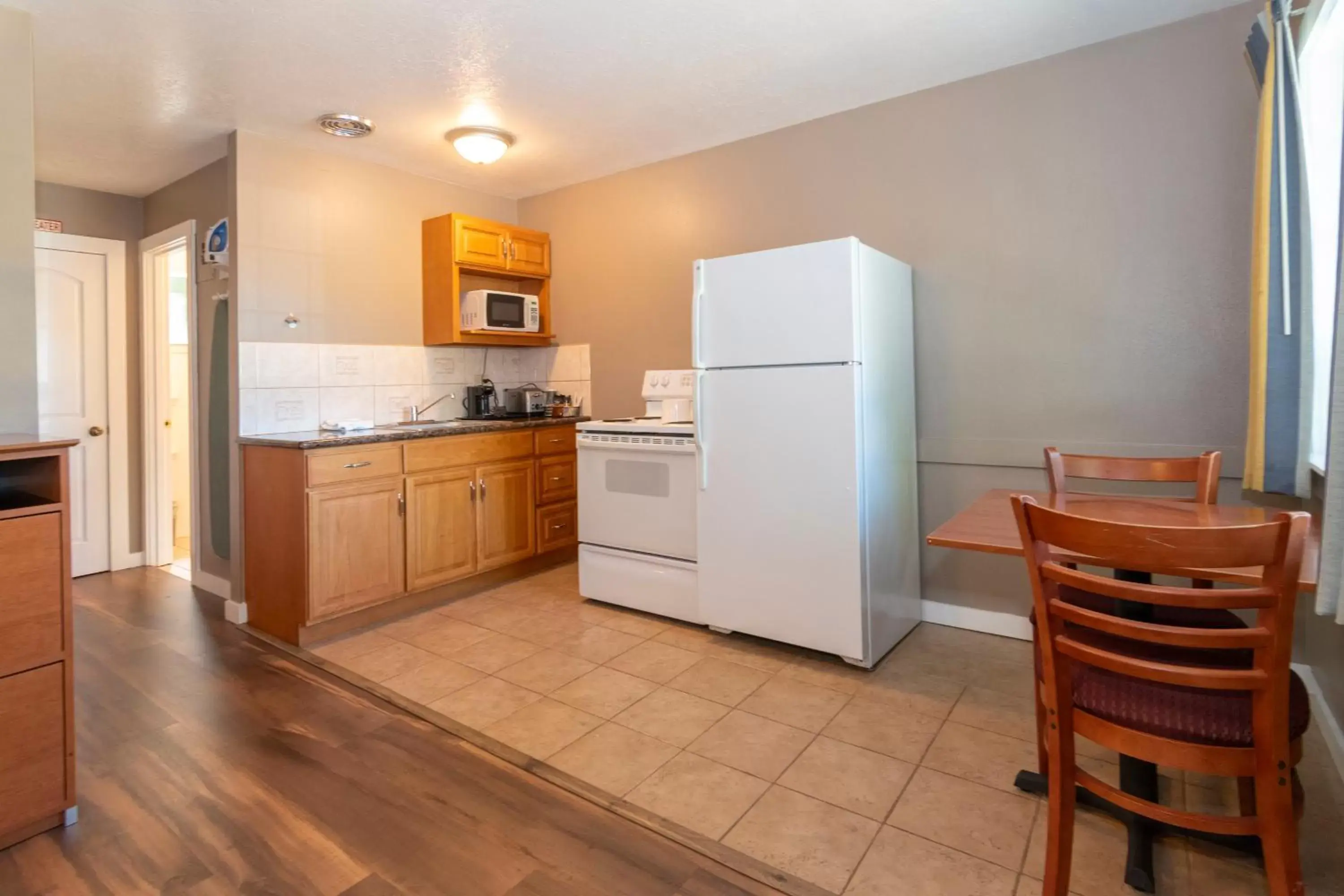 Kitchen/Kitchenette in Nordic Inn and Suites