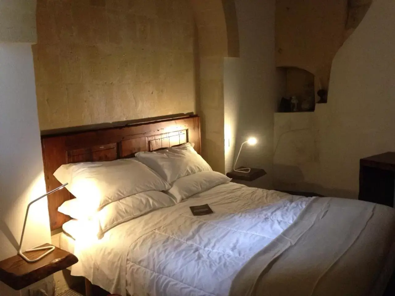Bed in Le Malve Cave Retreat