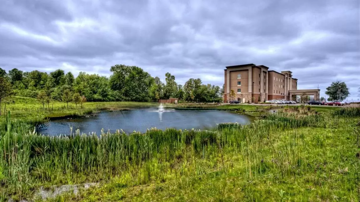 Lake view in Hampton Inn & Suites Rochester Downtown