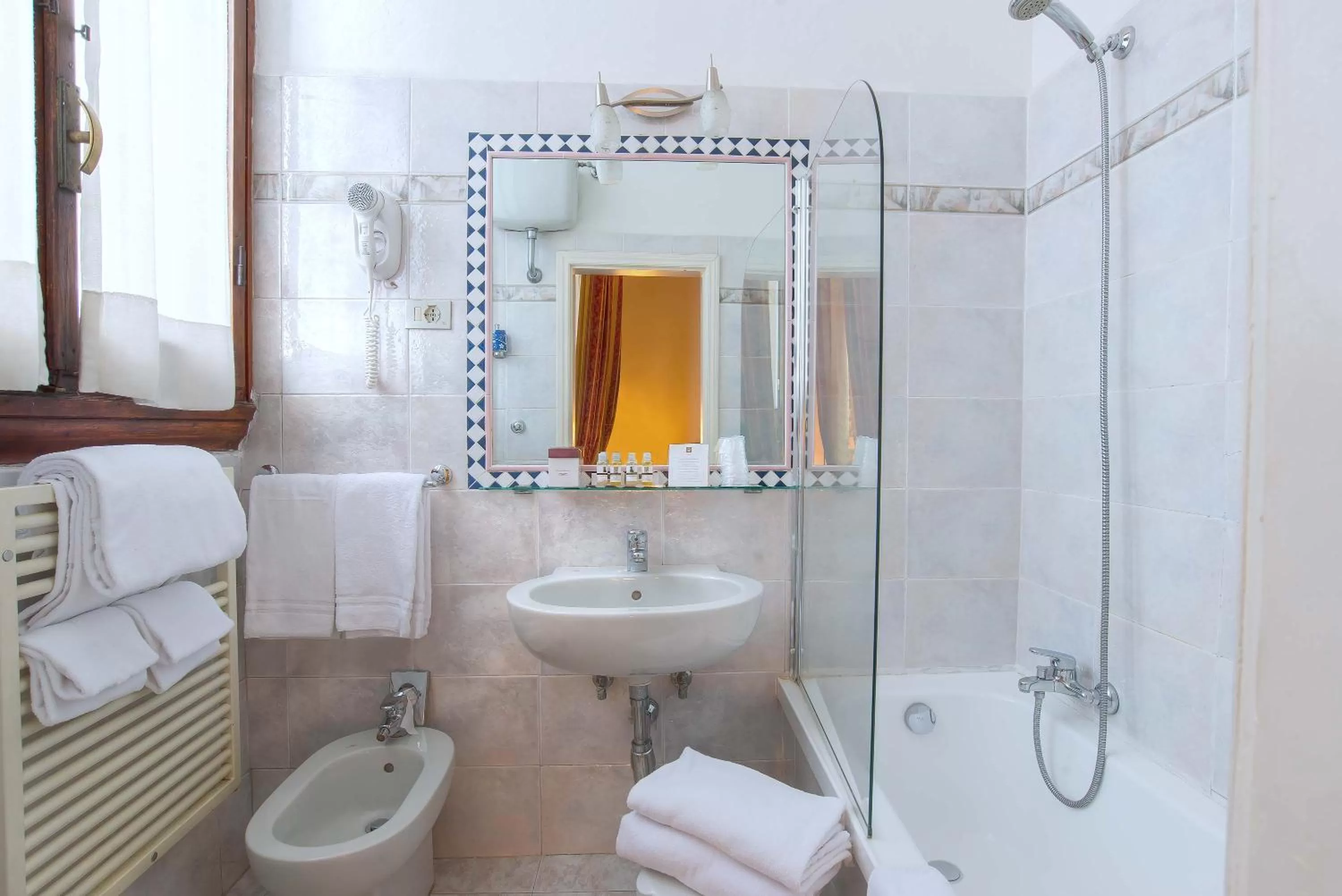 Bathroom in Hotel Paris