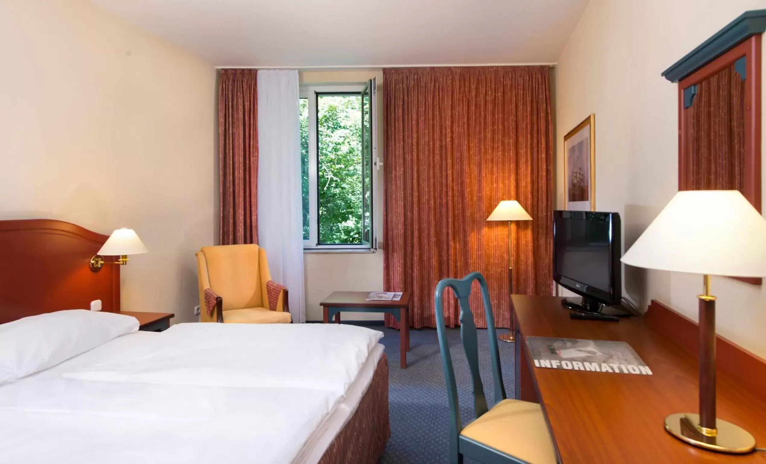 Photo of the whole room, Bed in SORAT Hotel Brandenburg
