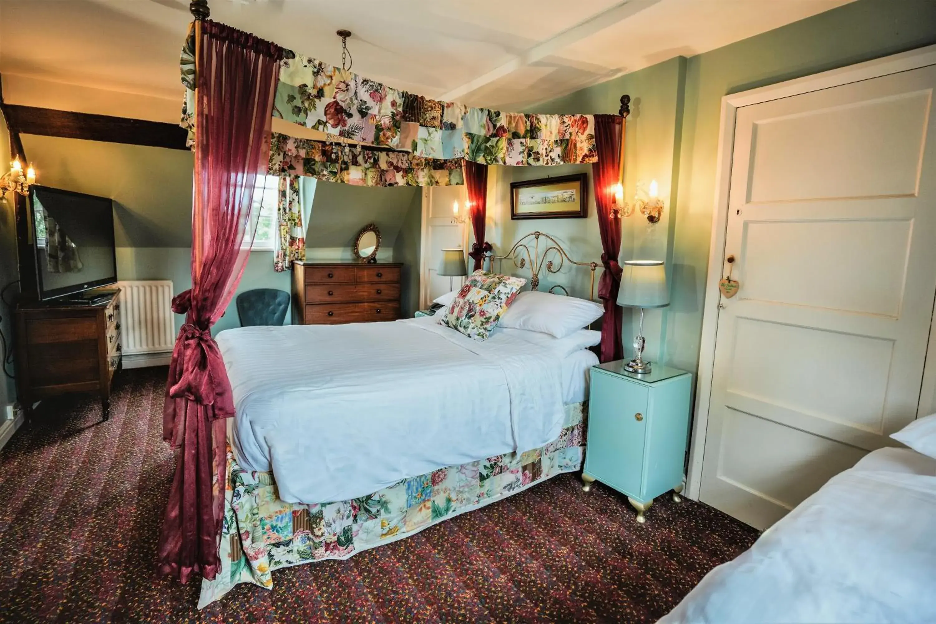 Bed in Hundred House Hotel Bed in Hundred House Hotel