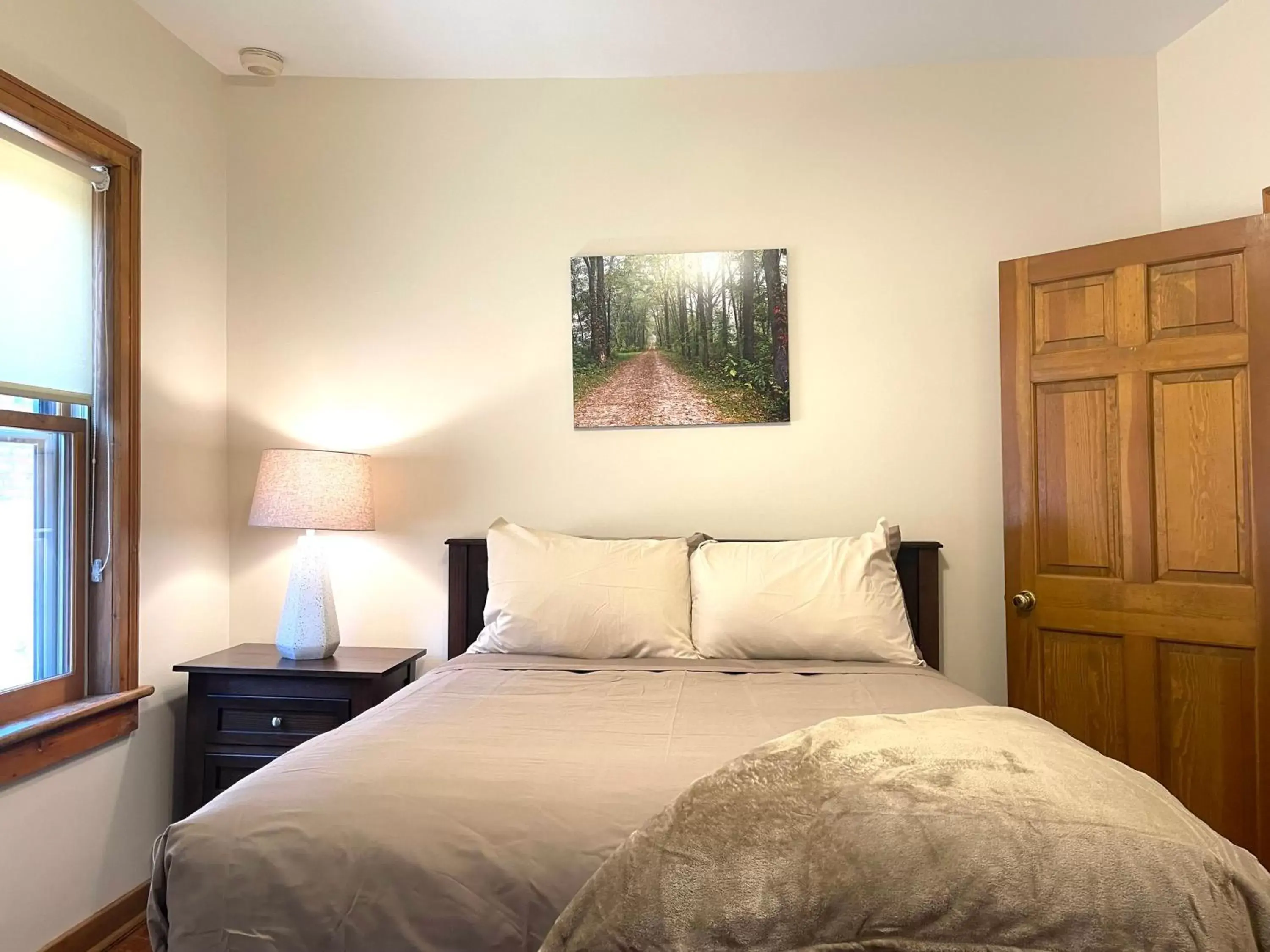 Bedroom, Bed in Riverboat Suites