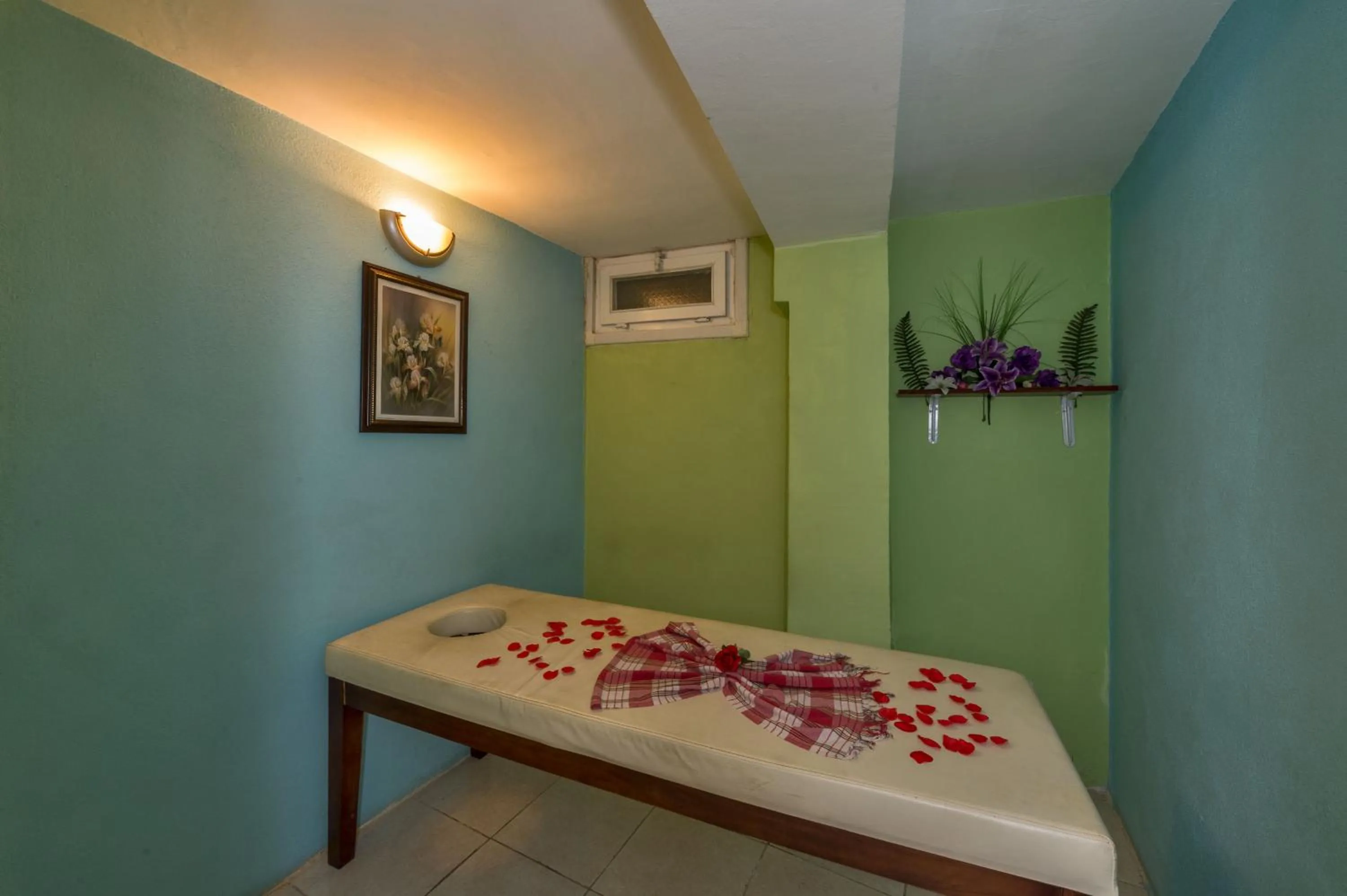 Massage, Bed in Kuran Hotel International