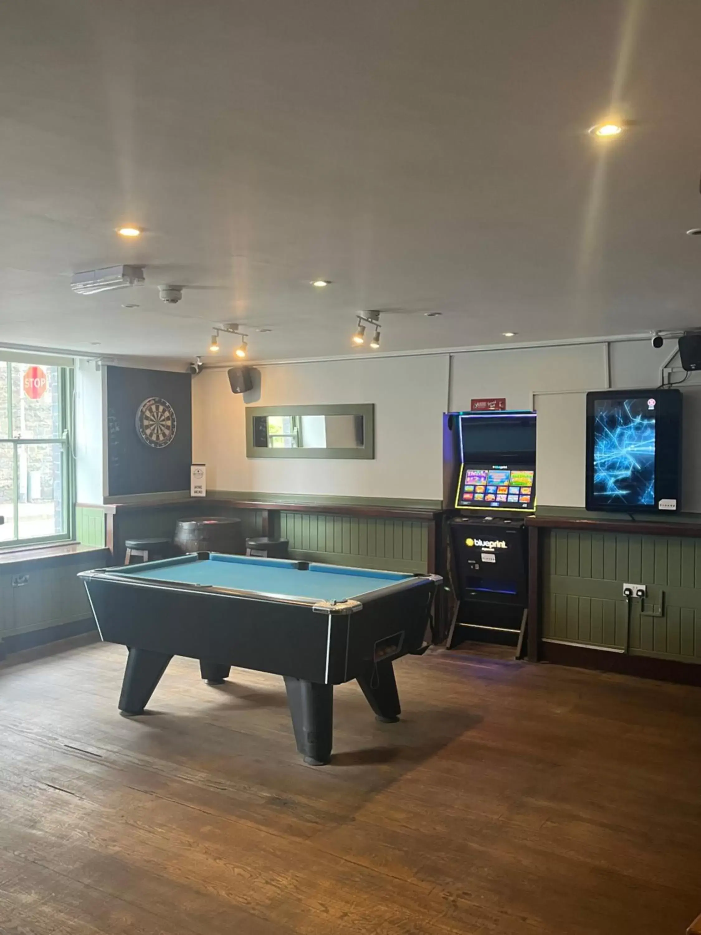 Game Room, Billiards in Hampton Hotel & restaurant