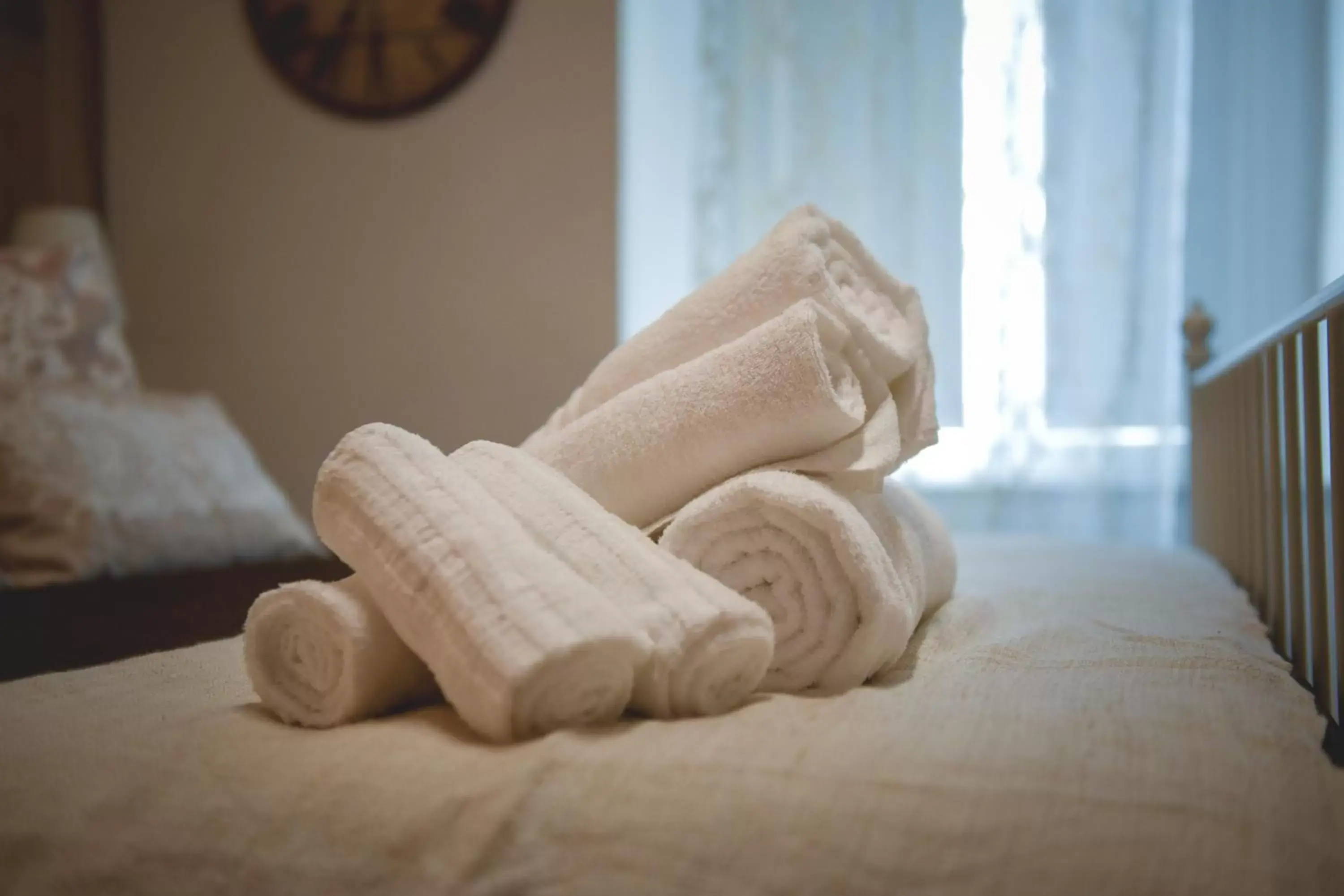 Decorative detail, Bed in Elegant B&B - Il Vicolo storico