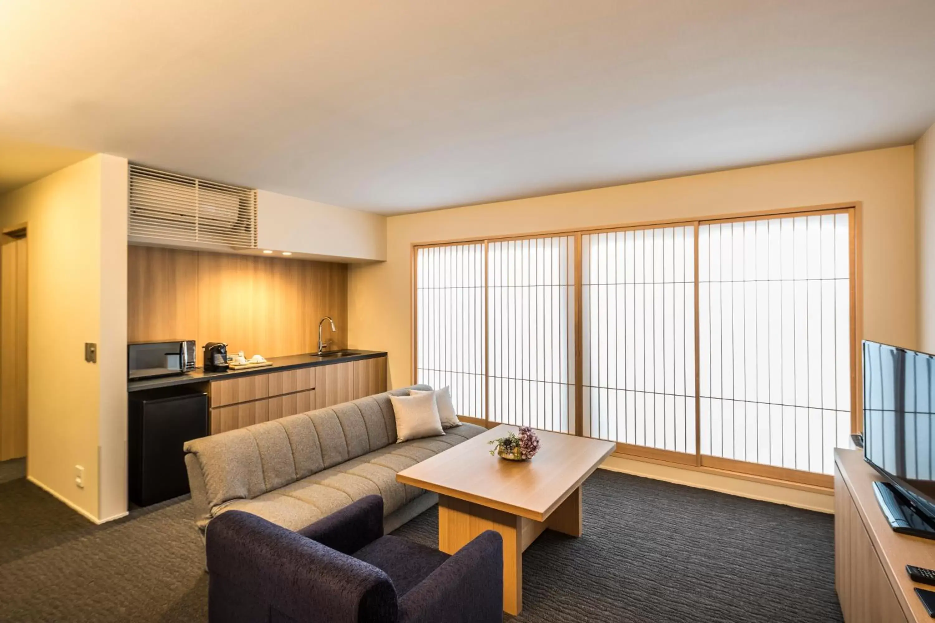 Kitchen or kitchenette, Seating Area in Tomoya Residence Hotel Kyoto