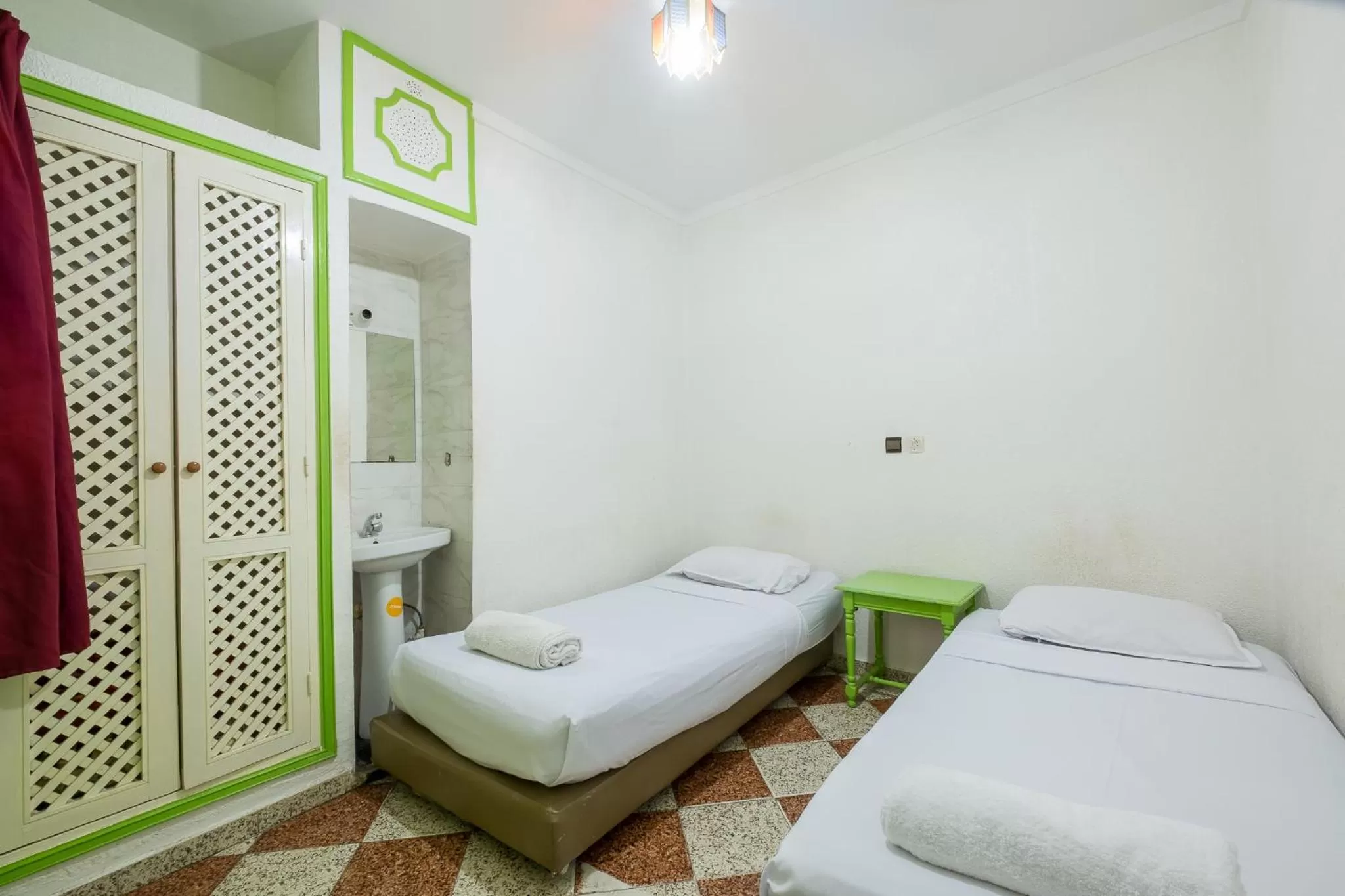 Twin Room with Shared Bathroom in Hotel Central Palace