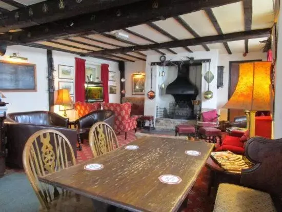 Lounge or bar, Restaurant/Places to Eat in Cross Keys Hotel Chatteris