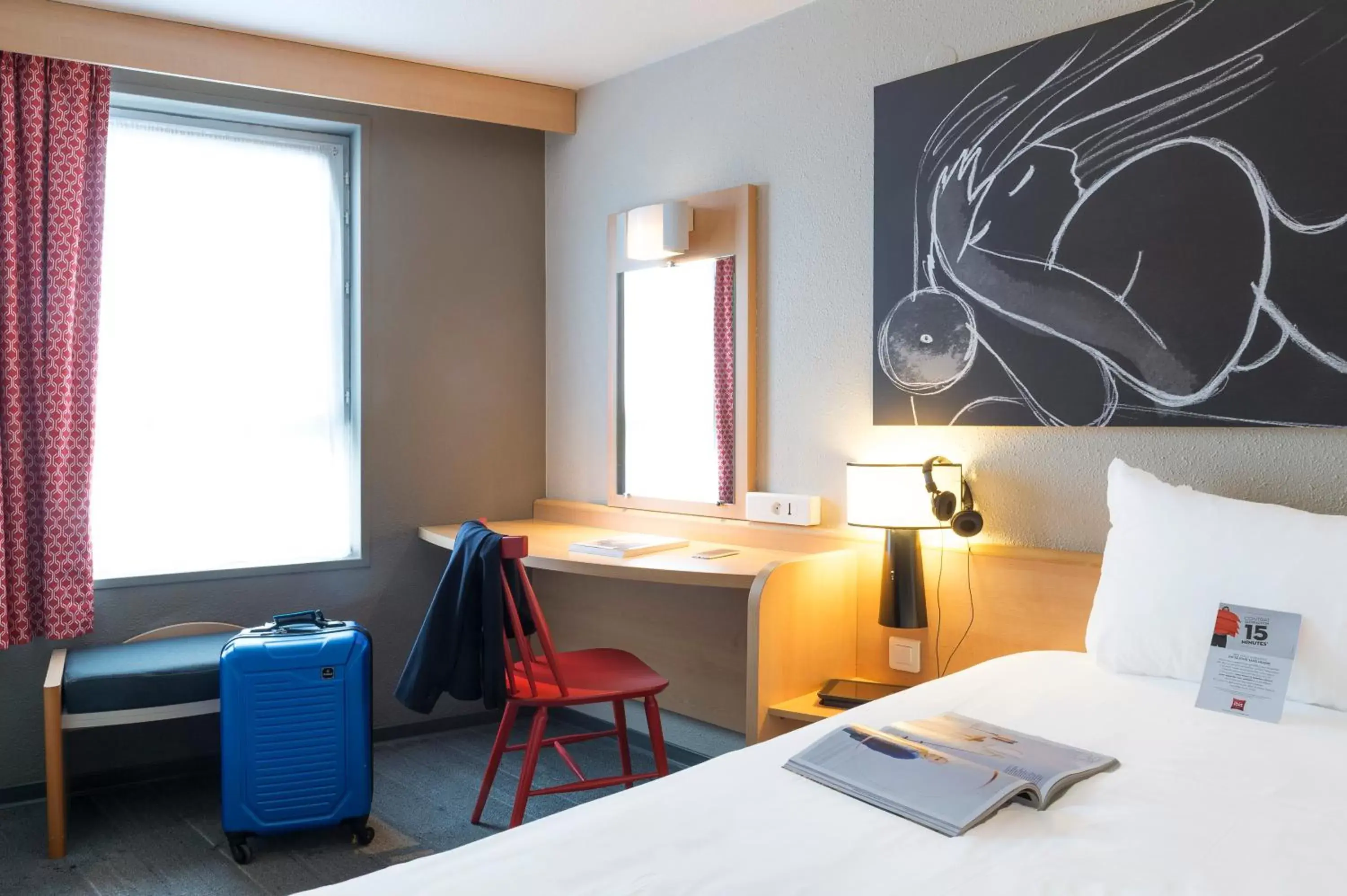 Bedroom in ibis Reims Centre