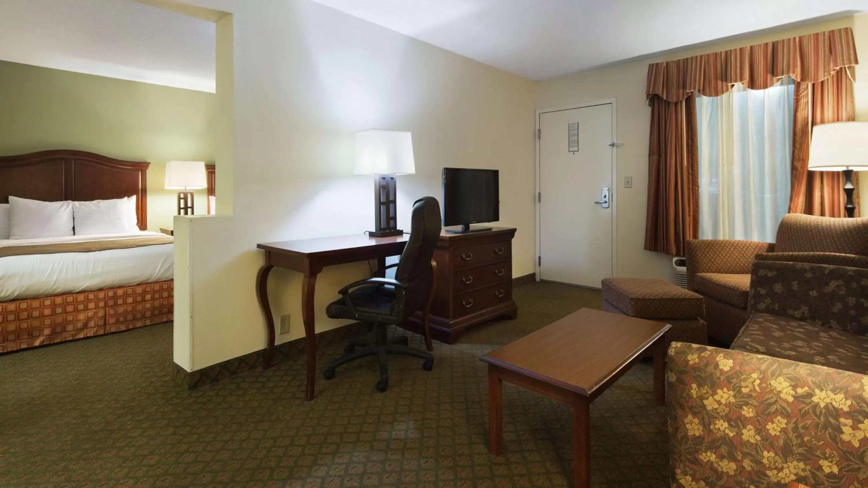 Photo of the whole room in Best Western Of Walterboro
