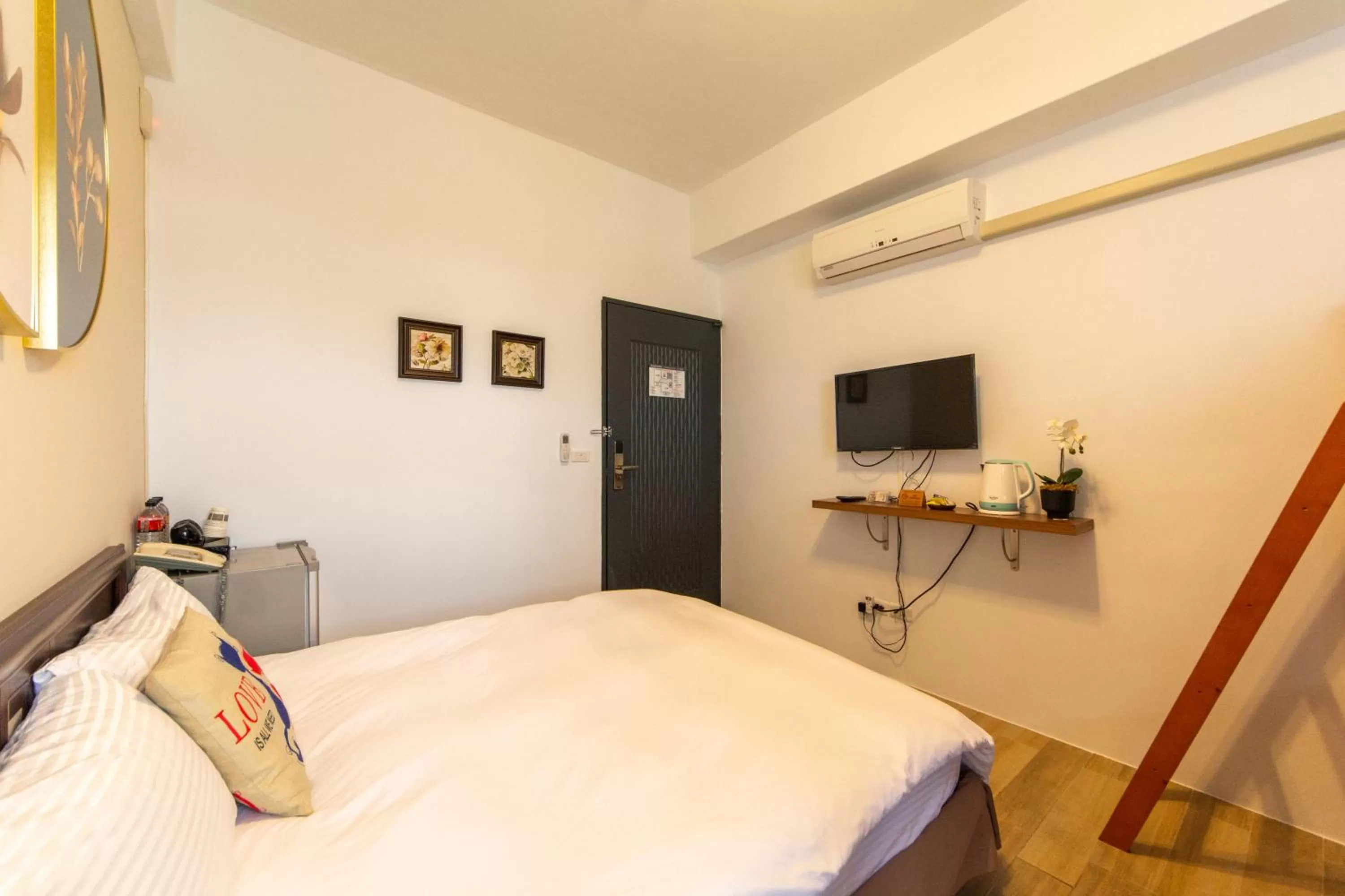 Decorative detail, Bed in Jinguann B&B