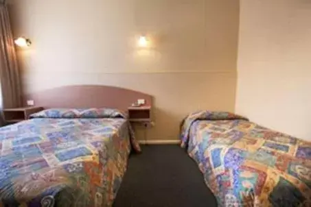 Bed in Parkville Motel